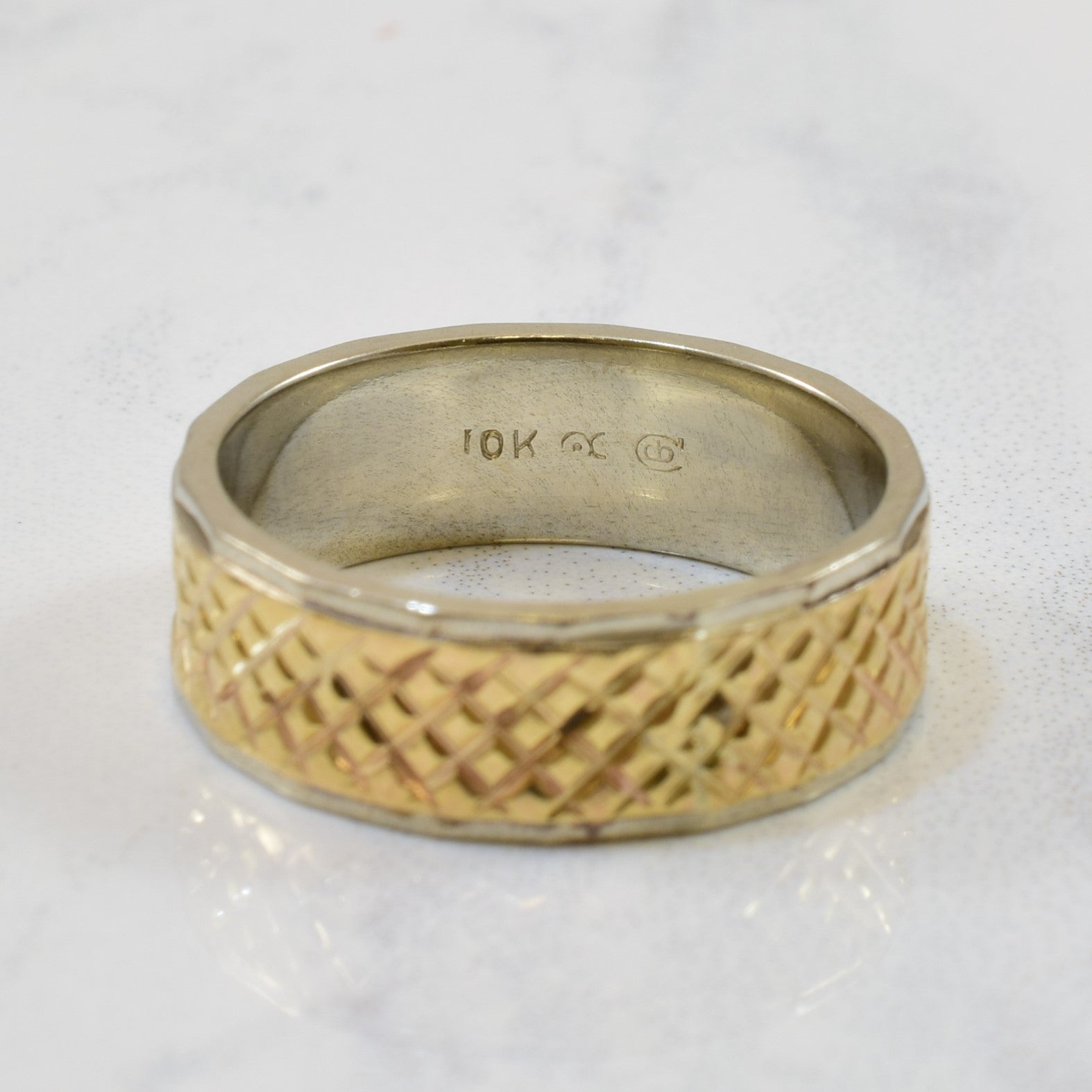 Two Tone Crosshatched Band | SZ 6 |