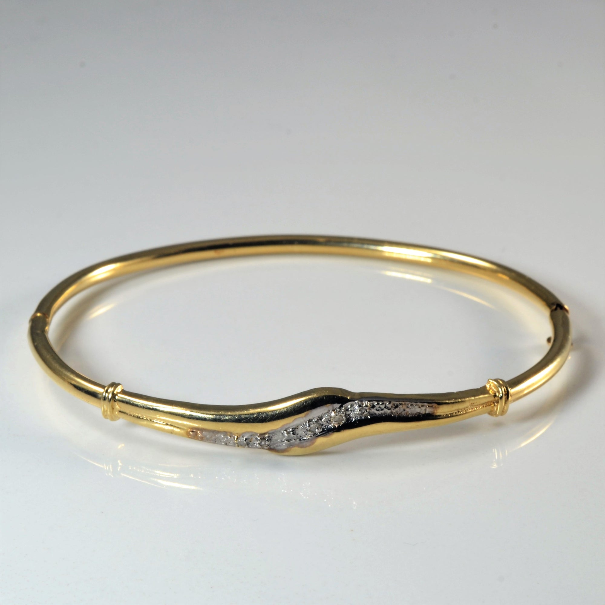 Diamond Wave Bangle | 0.03ctw | 7.5