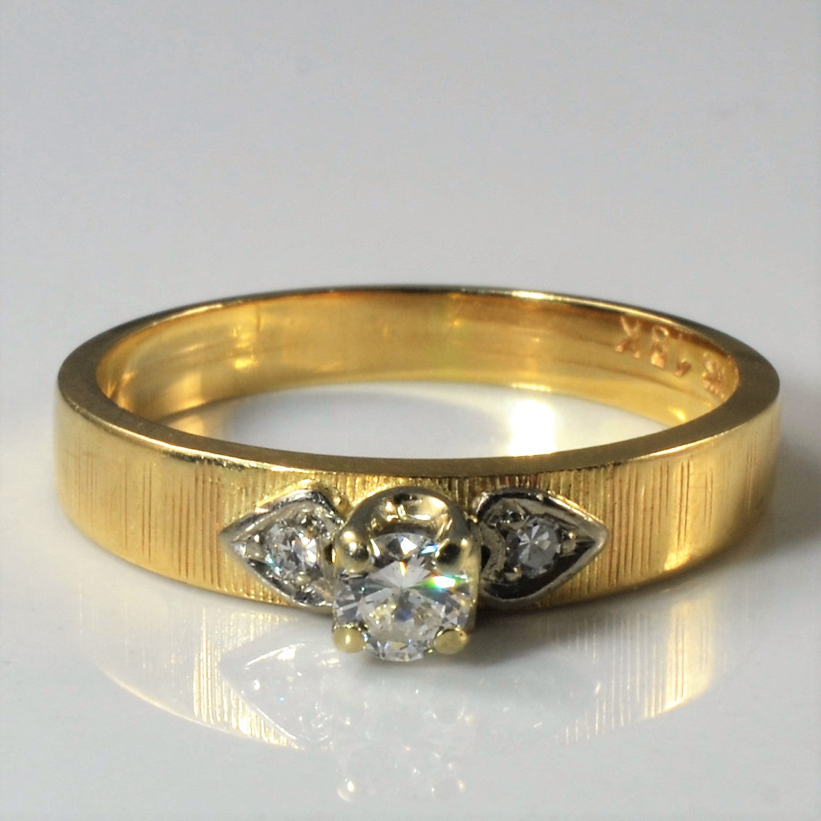 Textured Band Three Stone Ring | 0.16ctw | SZ 7 |