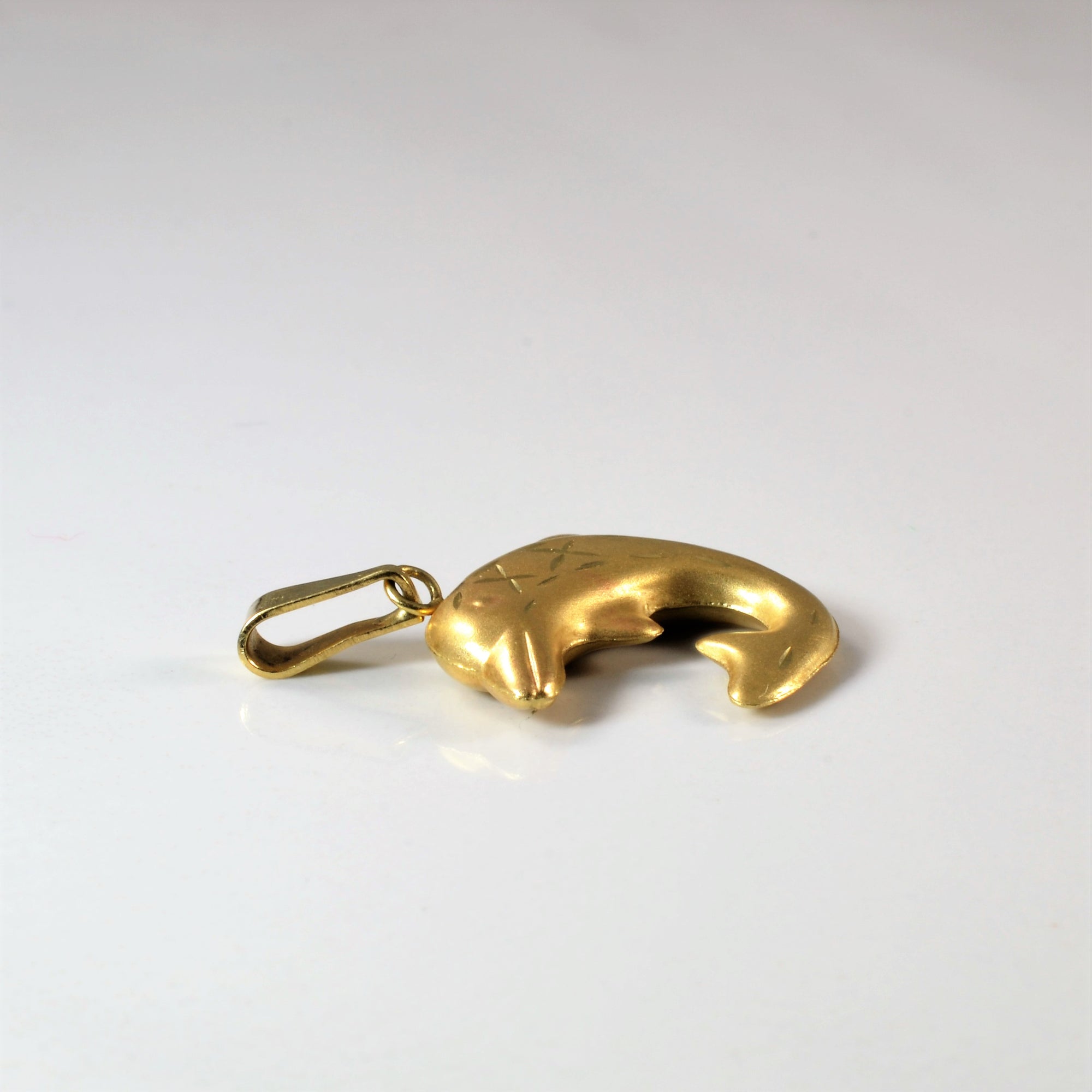 Yellow Gold Dolphin Pendant |