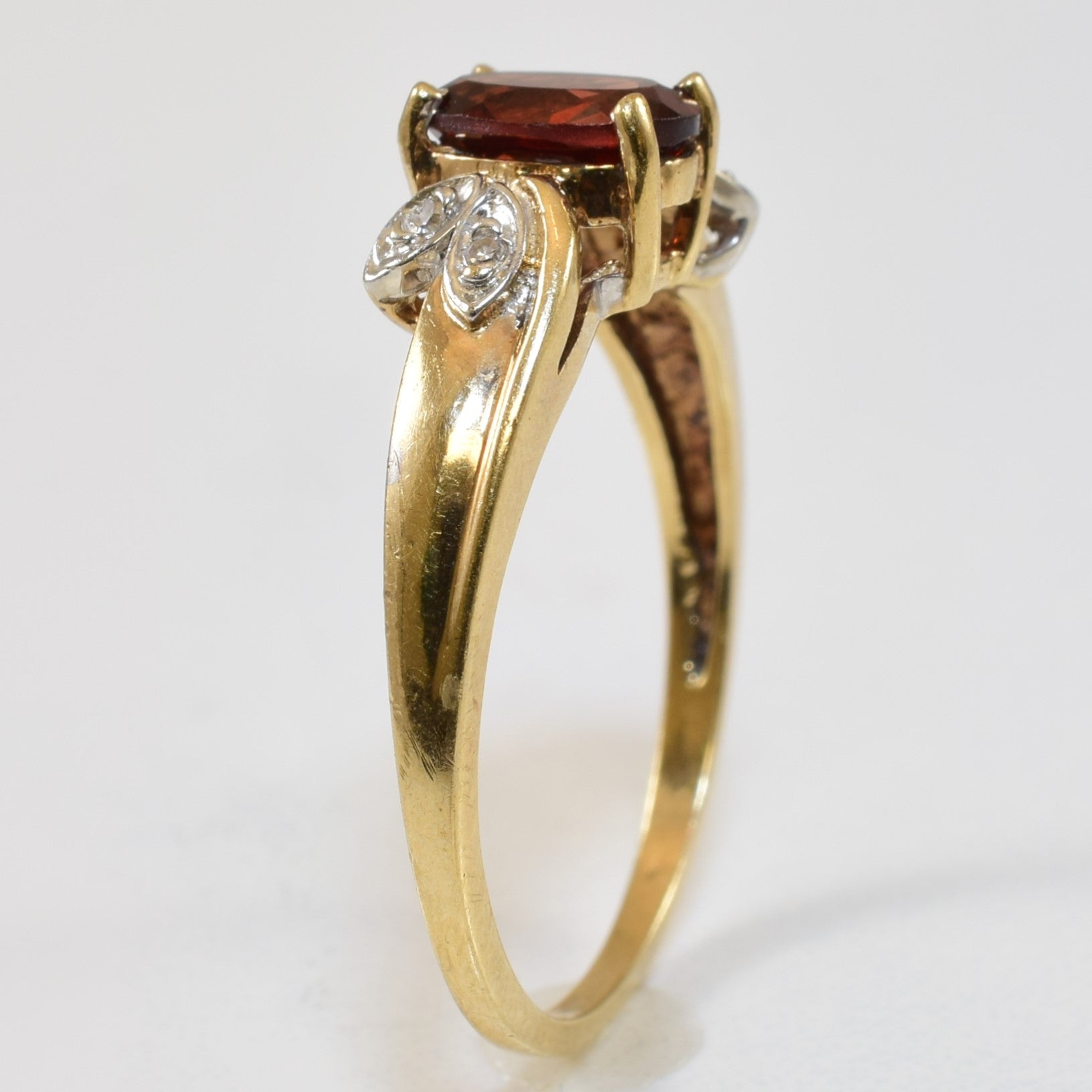 Garnet & Diamond Ring | 0.83ct, 0.02ctw | SZ 7.5 |