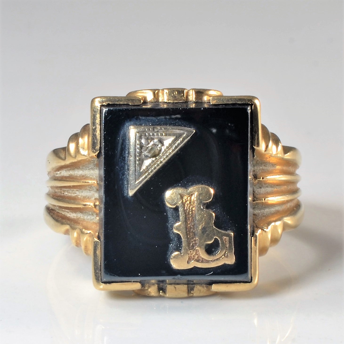 Bague chevalière initiale « L » en hématite et diamant | 7,50 ct, 0,01 ct | Taille 8 | 