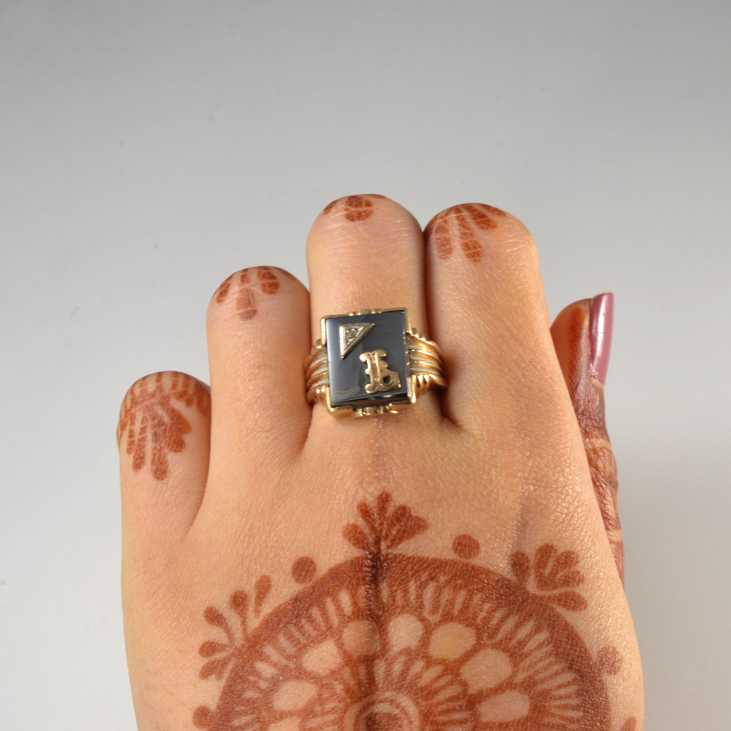 Bague chevalière initiale « L » en hématite et diamant | 7,50 ct, 0,01 ct | Taille 8 | 