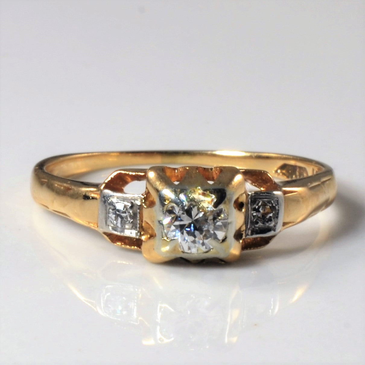 1930s Three Stone Diamond Ring | 0.16ctw | SZ 4.5 |