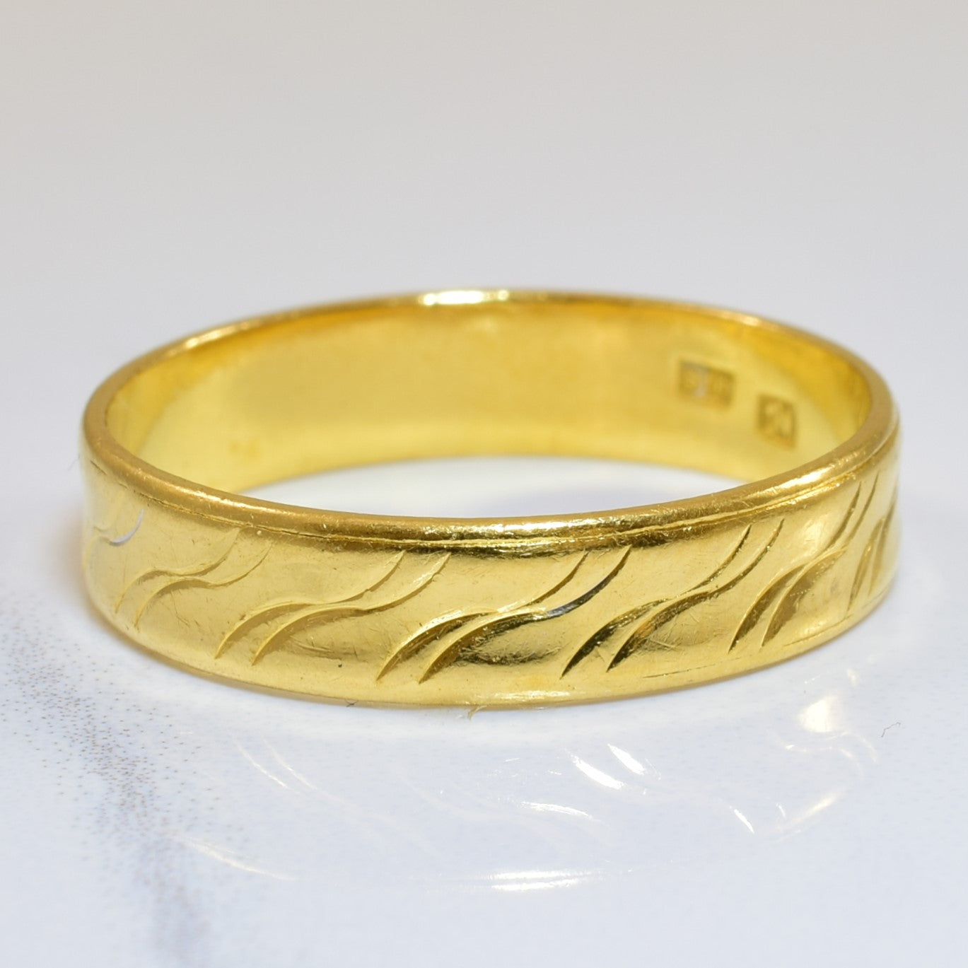 Textured 22k Yellow Gold Band | SZ 10.5 |