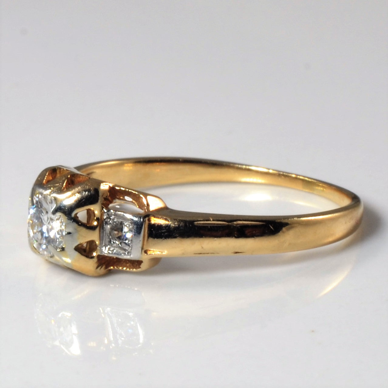 1930s Three Stone Diamond Ring | 0.16ctw | SZ 4.5 |