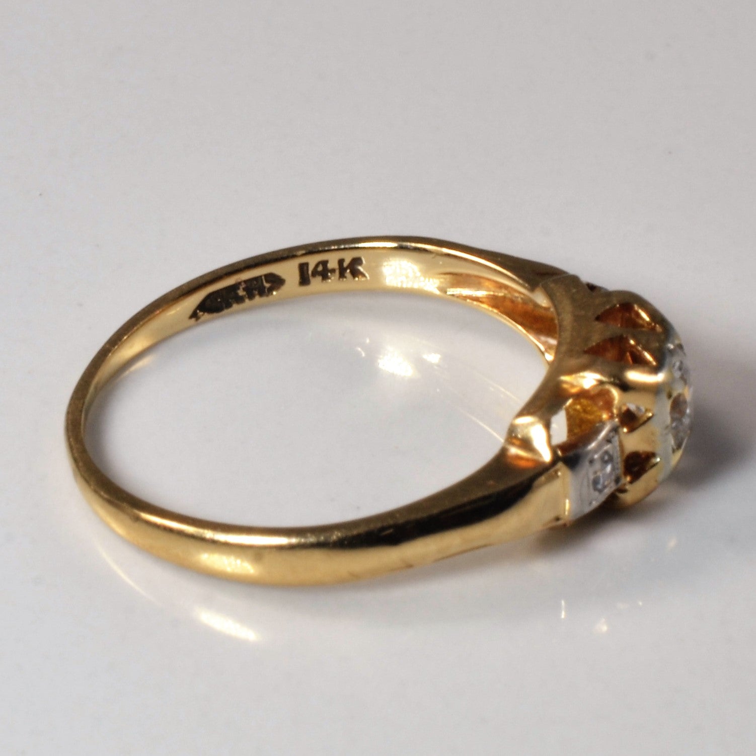 1930s Three Stone Diamond Ring | 0.16ctw | SZ 4.5 |