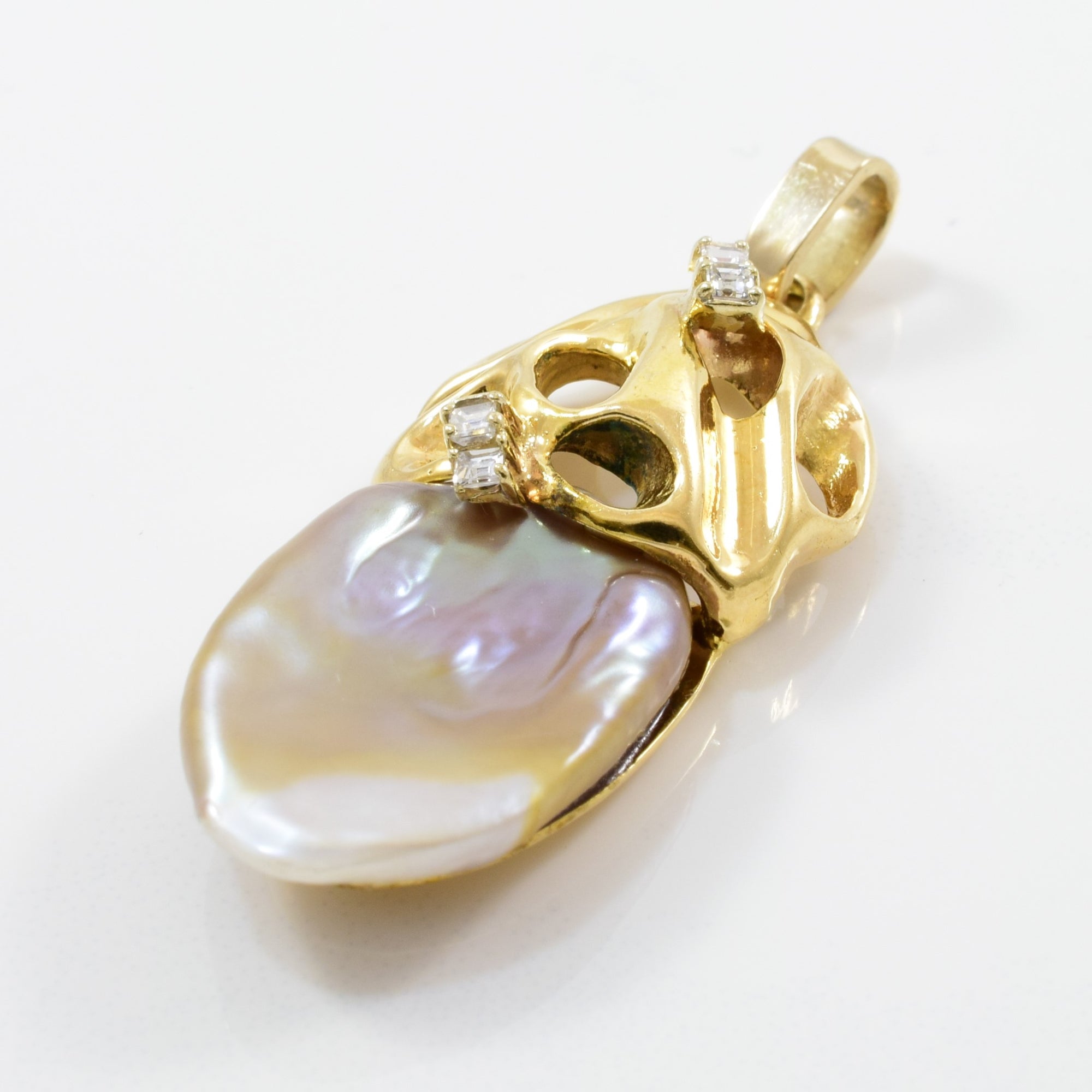 Baroque Pearl & Diamond Pendant | 0.08ctw, 11.00ct |