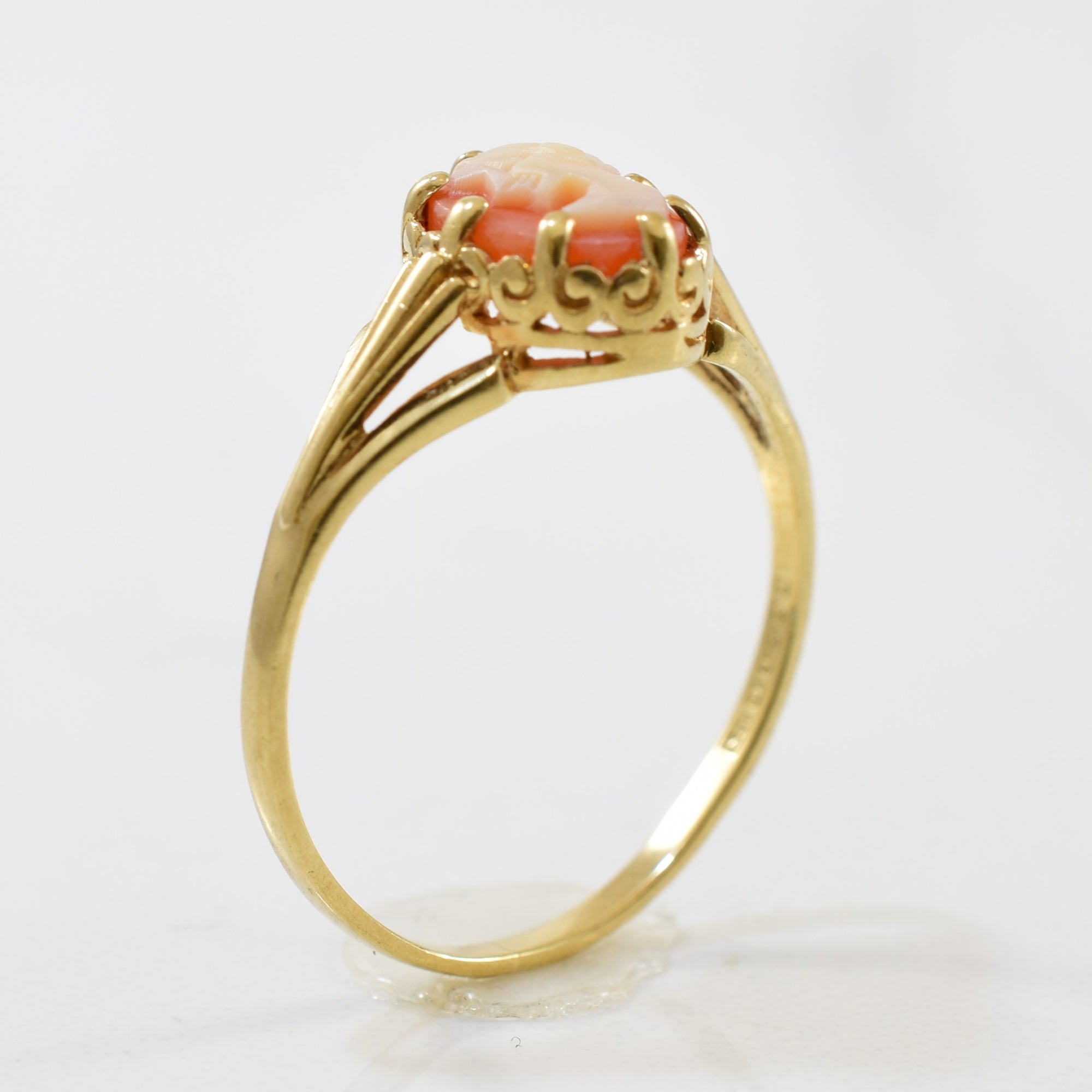 1980s Shell Cameo Ring | 0.80ct | SZ 6.5 |