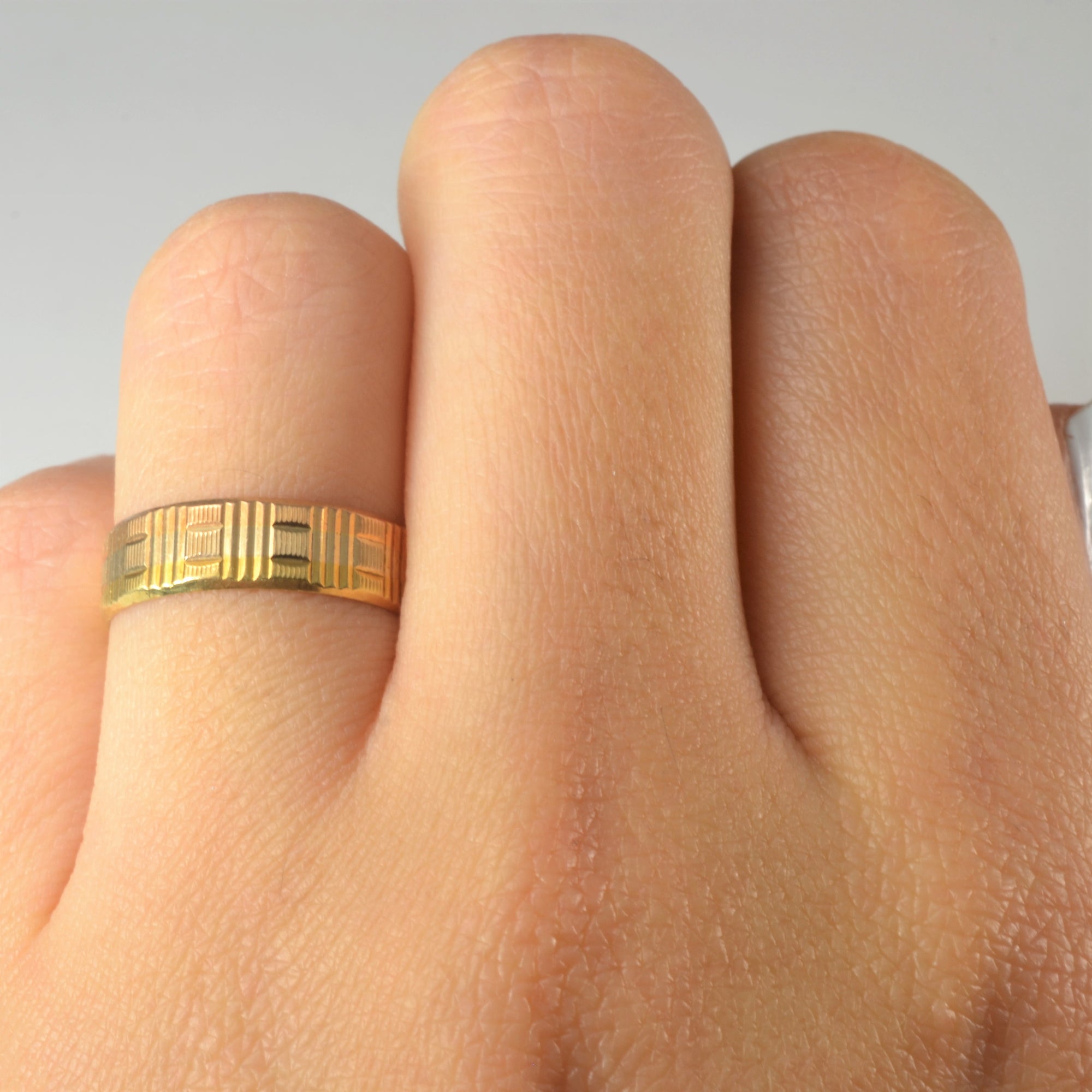 Textured Tri Tone Gold Band | SZ 6 |