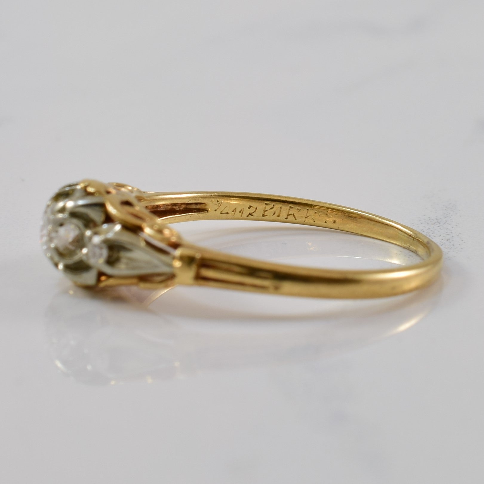 Vintage rings for sale in Canada, round brilliant rings with diamond and gold, round brilliant cut