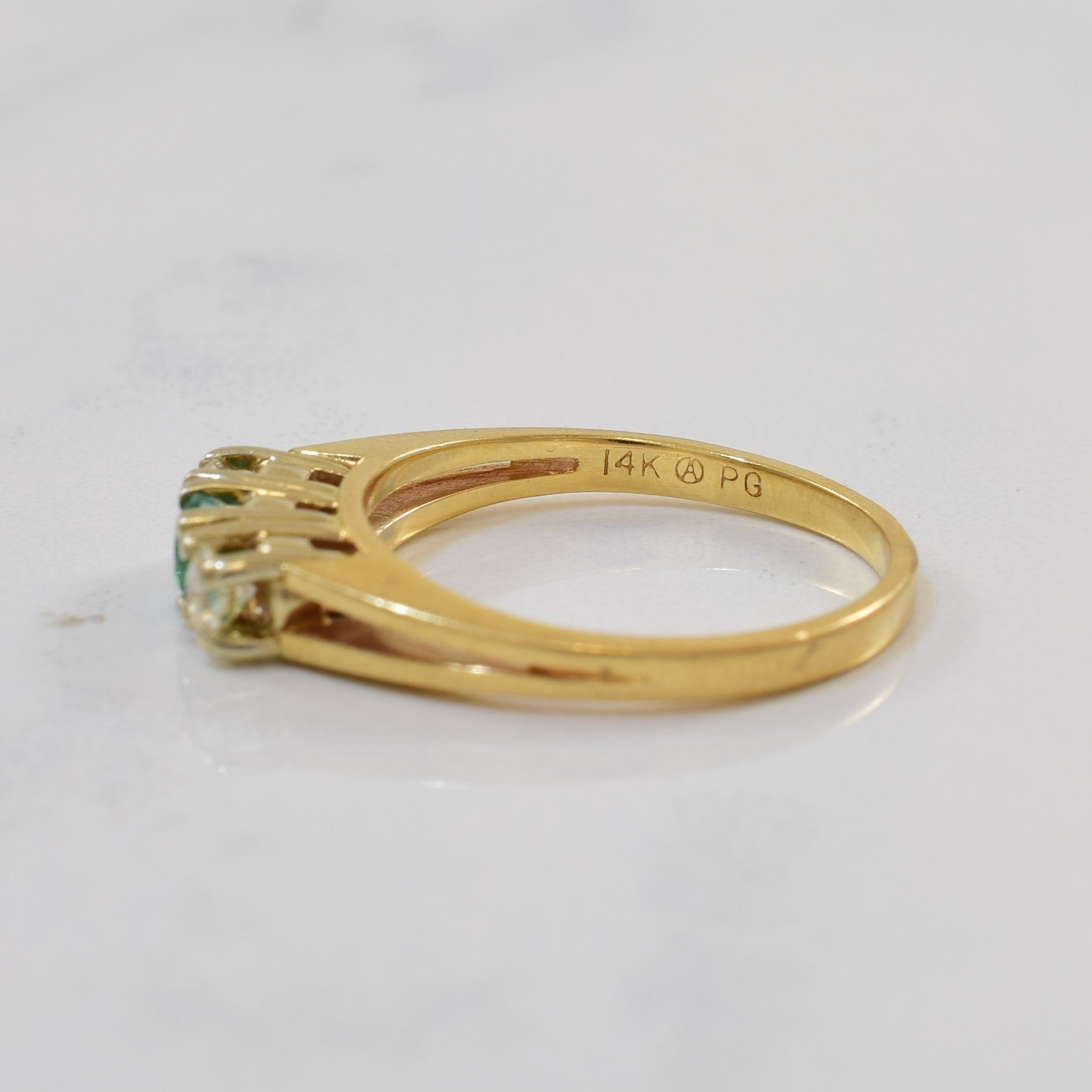 Diamond & Emerald Split Shank Ring | 0.20ctw, 0.14ct | SZ 5.25 |