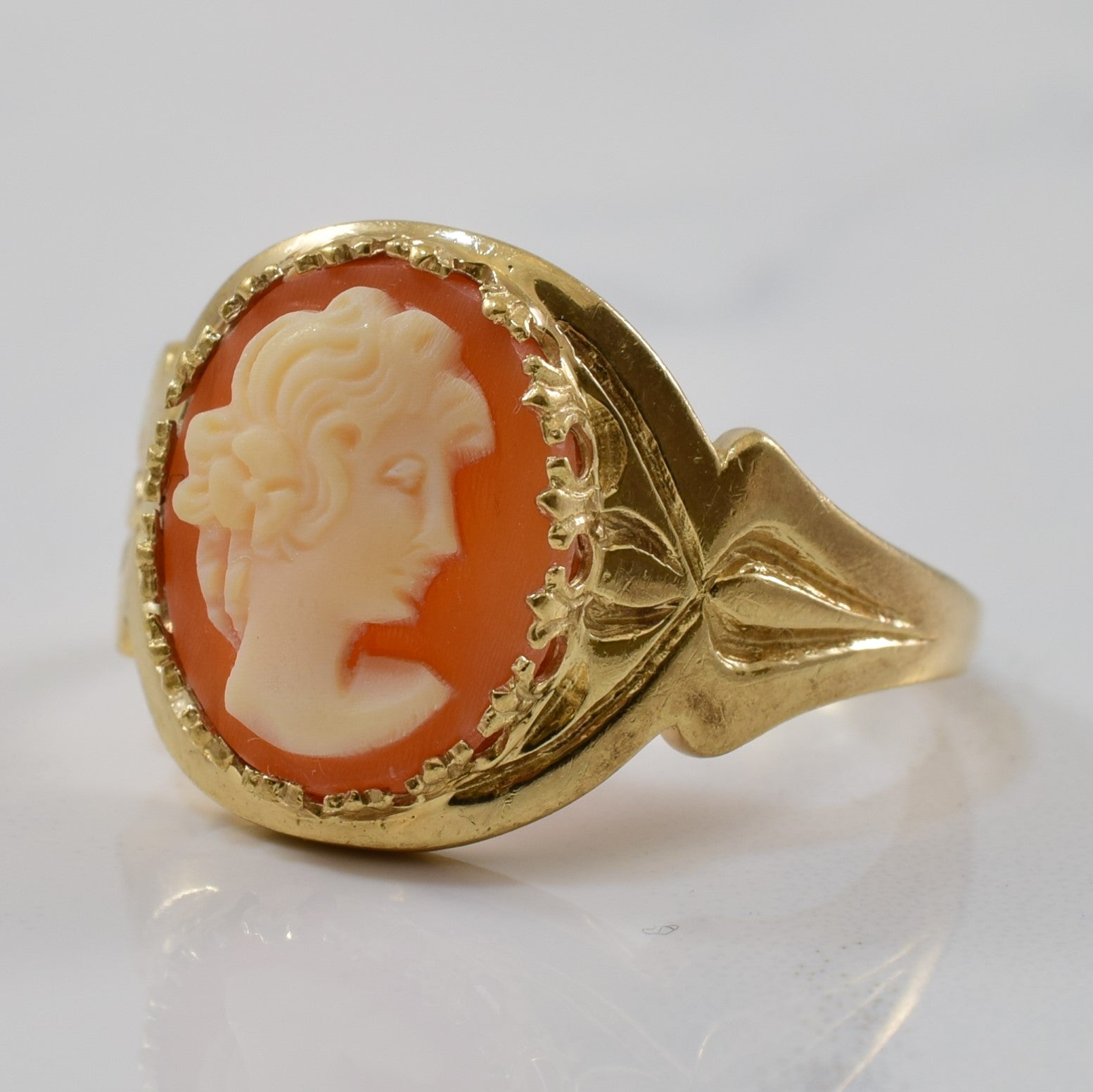 Shell Cameo Ring | 2.00ct | SZ 7.25 |