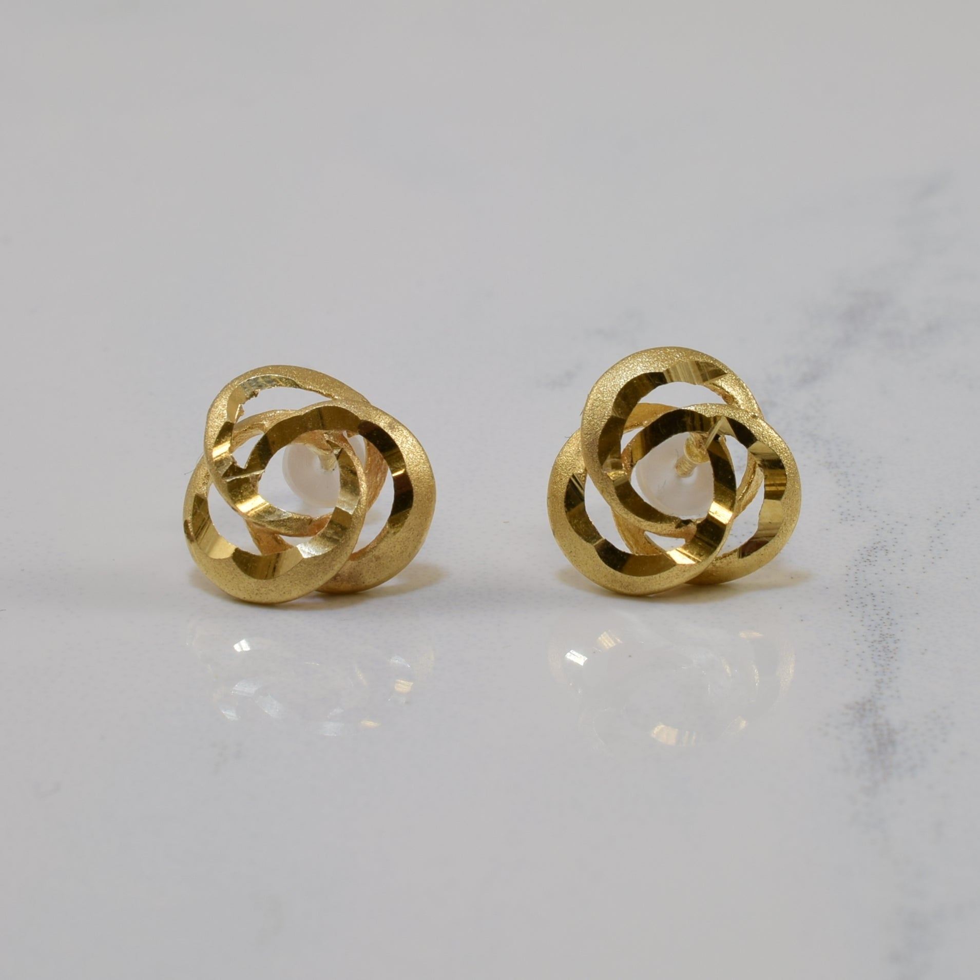 Interlocking Circles Stud Earrings |