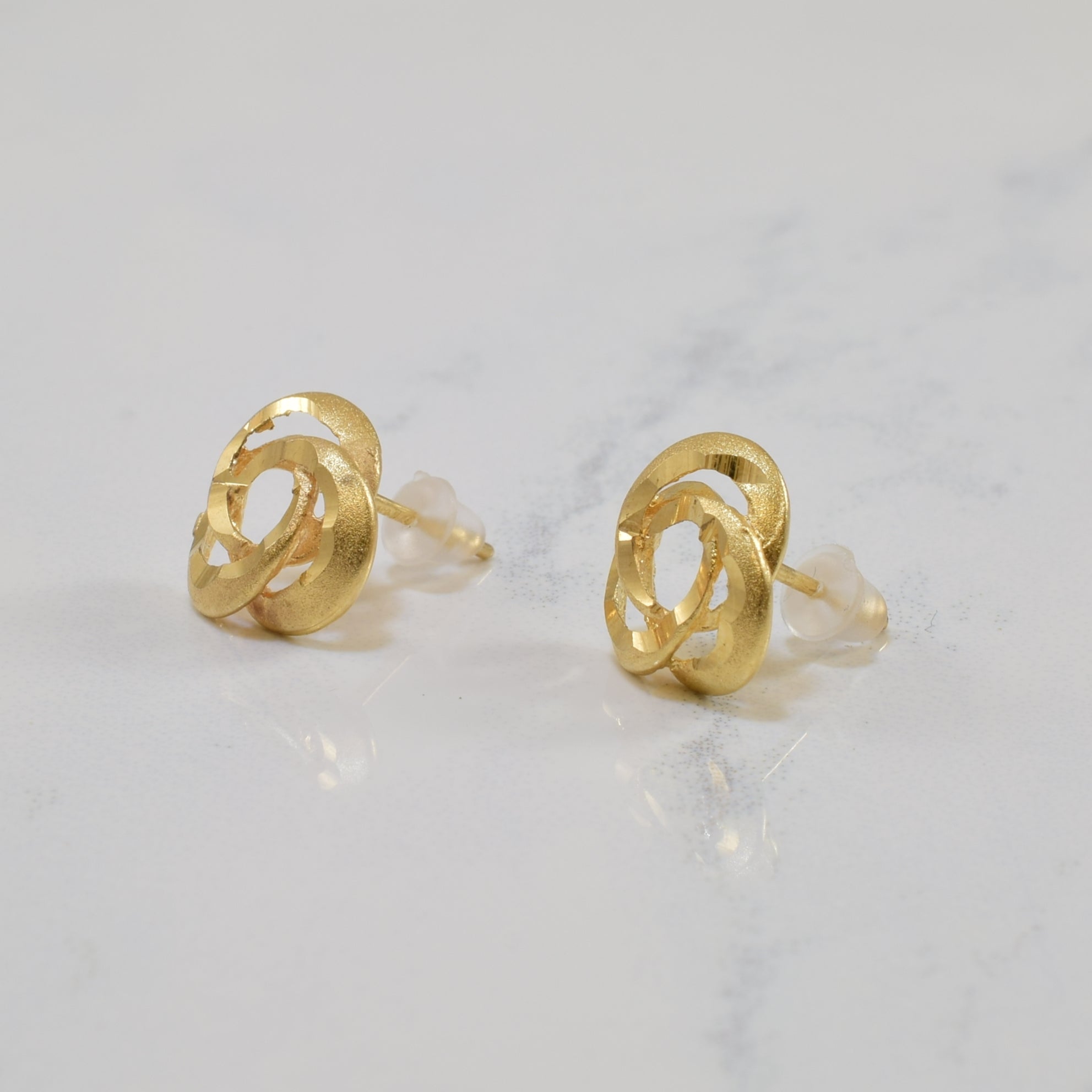 Interlocking Circles Stud Earrings |