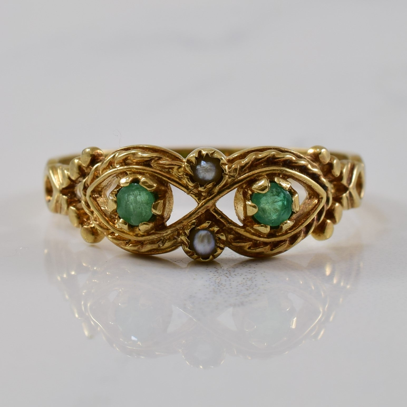 1980s Emerald & Seed Pearl Ring | 0.10ctw, 0.10ctw | SZ 7.5 |