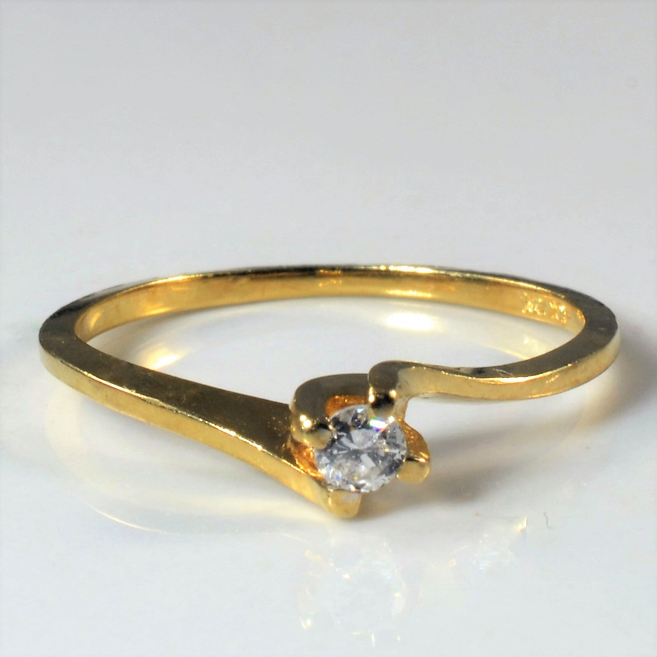 Solitaire Diamond Twist Ring | 0.09ct | SZ 6.25 |