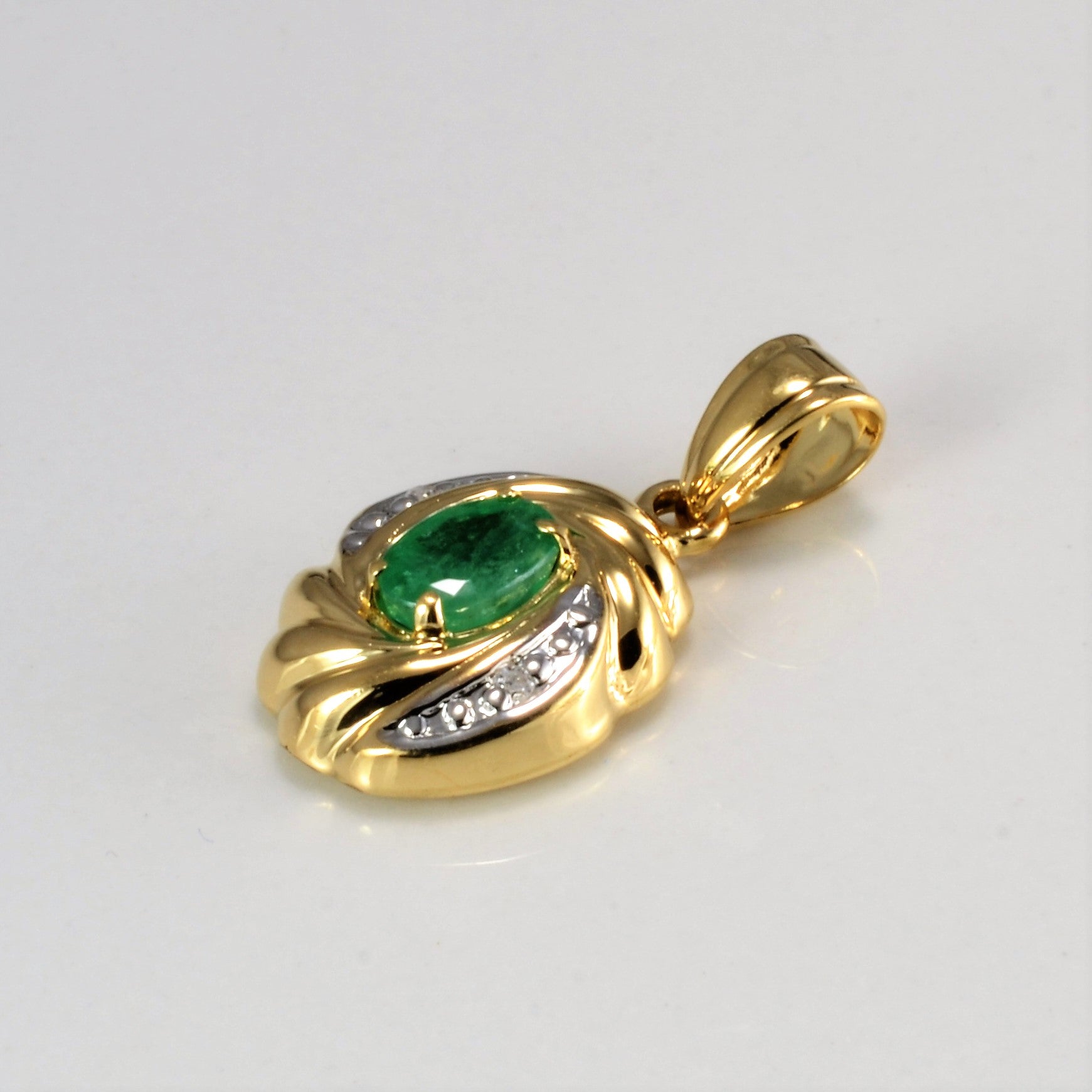 Emerald & Diamond Ladies Pendant | 0.01 ctw |