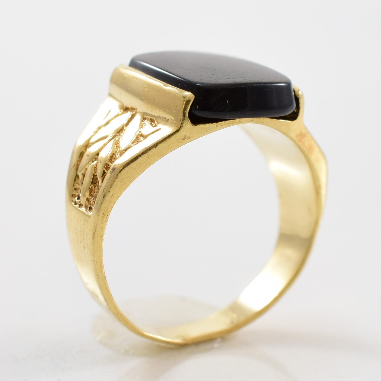 1960s Black Onyx Cabochon Ring | 2.00ct | SZ 4 |