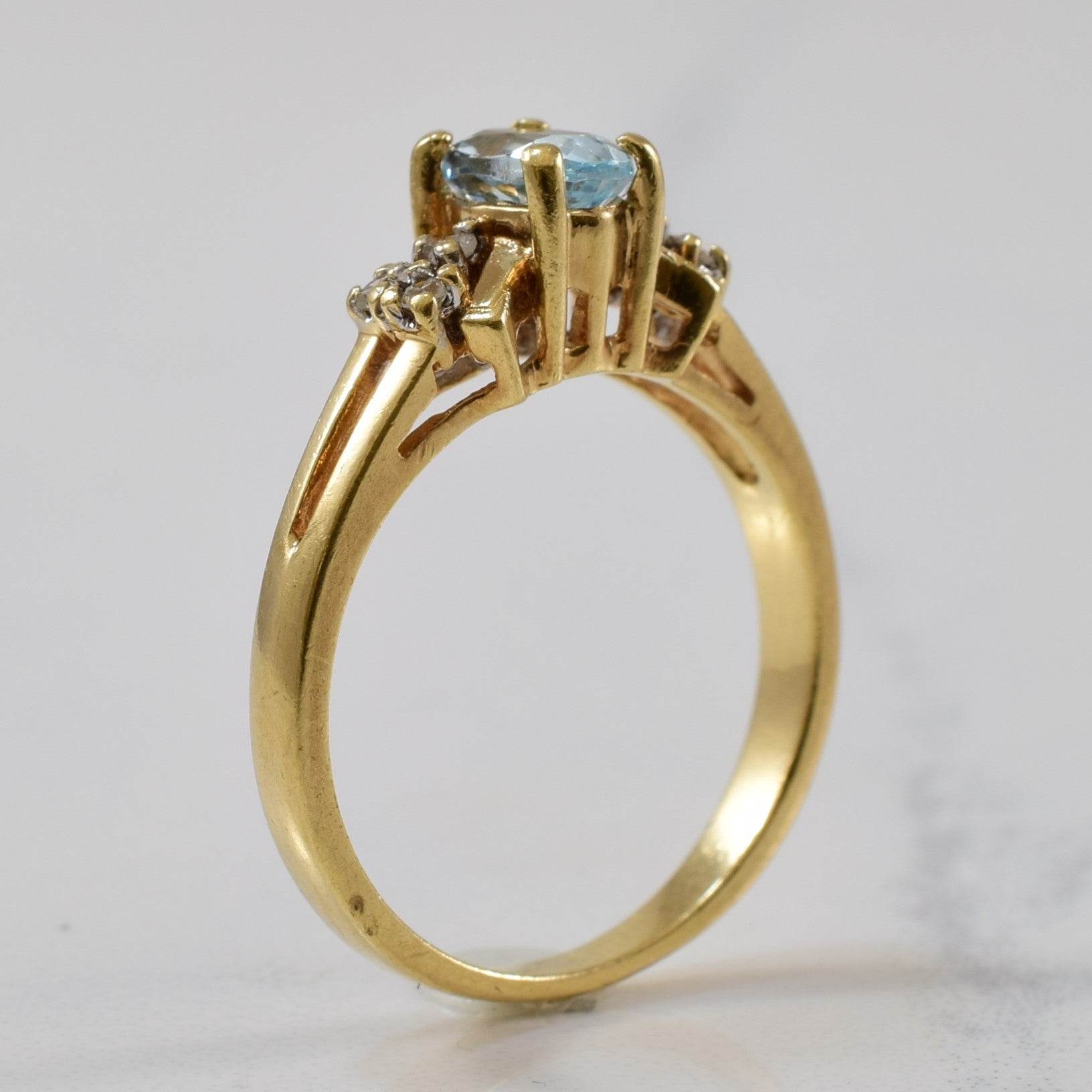 Aquamarine & Diamond Ring | 0.37ct, 0.05ctw | SZ 5 |