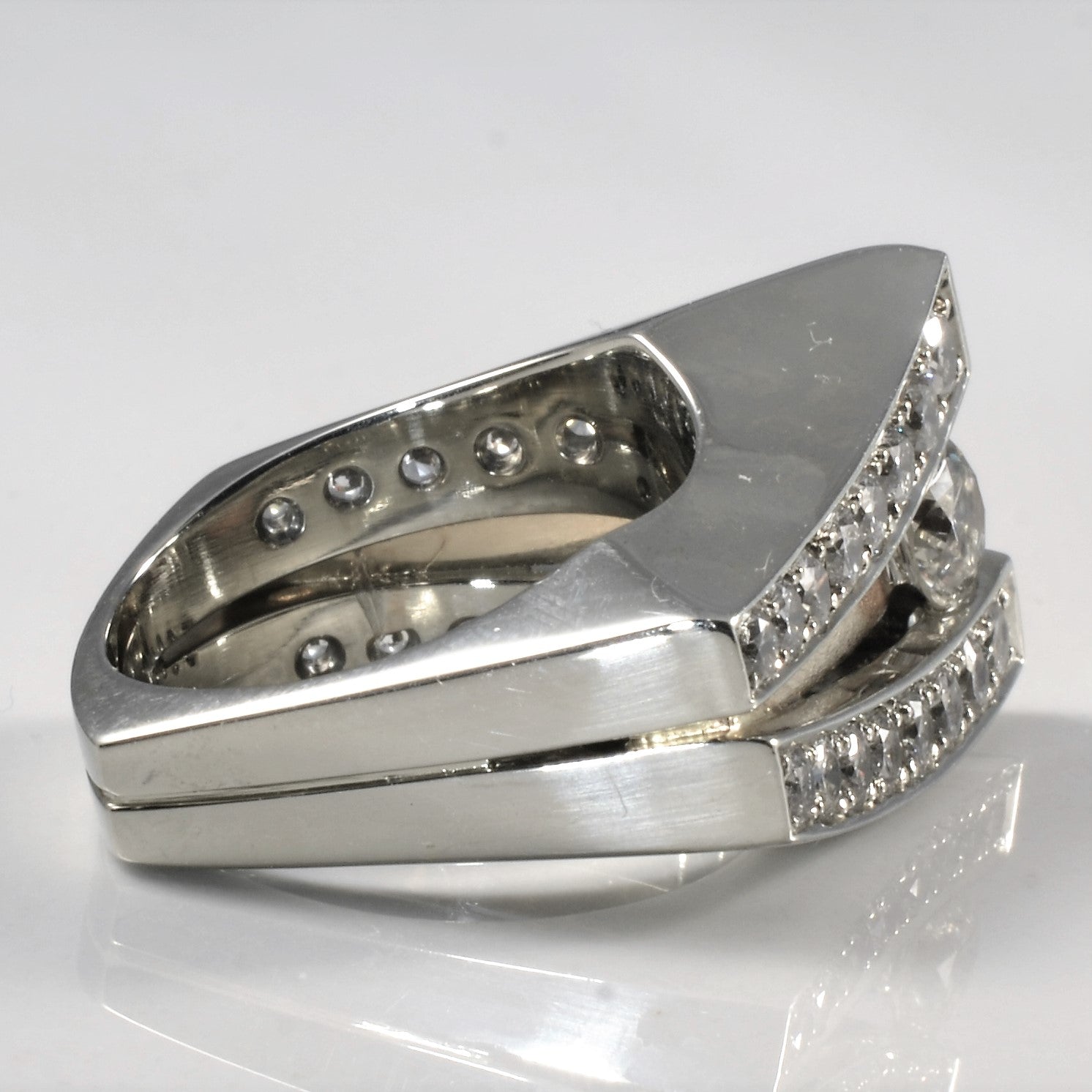 Textured Double Sided Diamond Ring | 1.90ctw | SZ 5 |