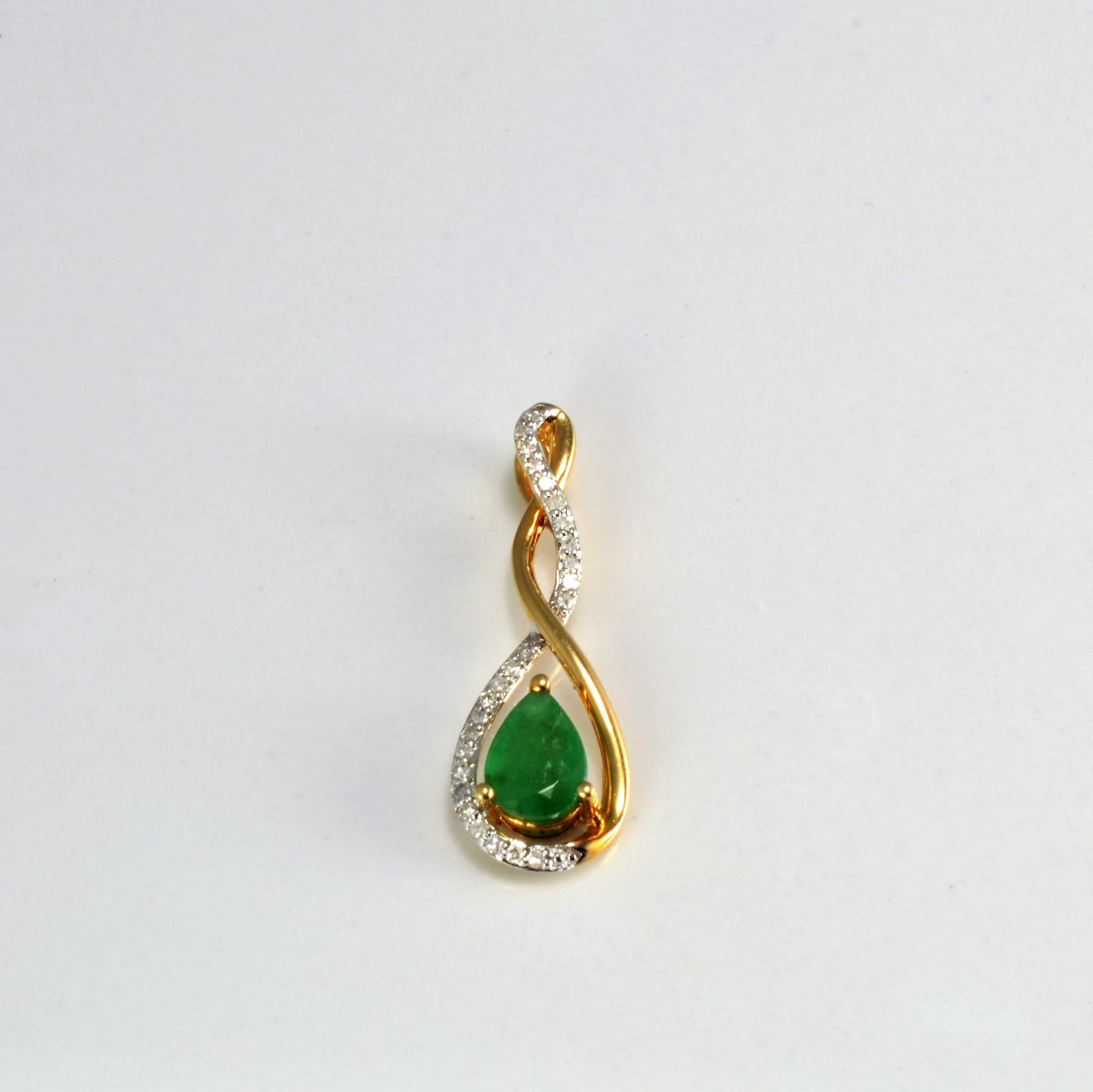 Emerald & Diamond Ladies Pendant | 0.08 ctw |