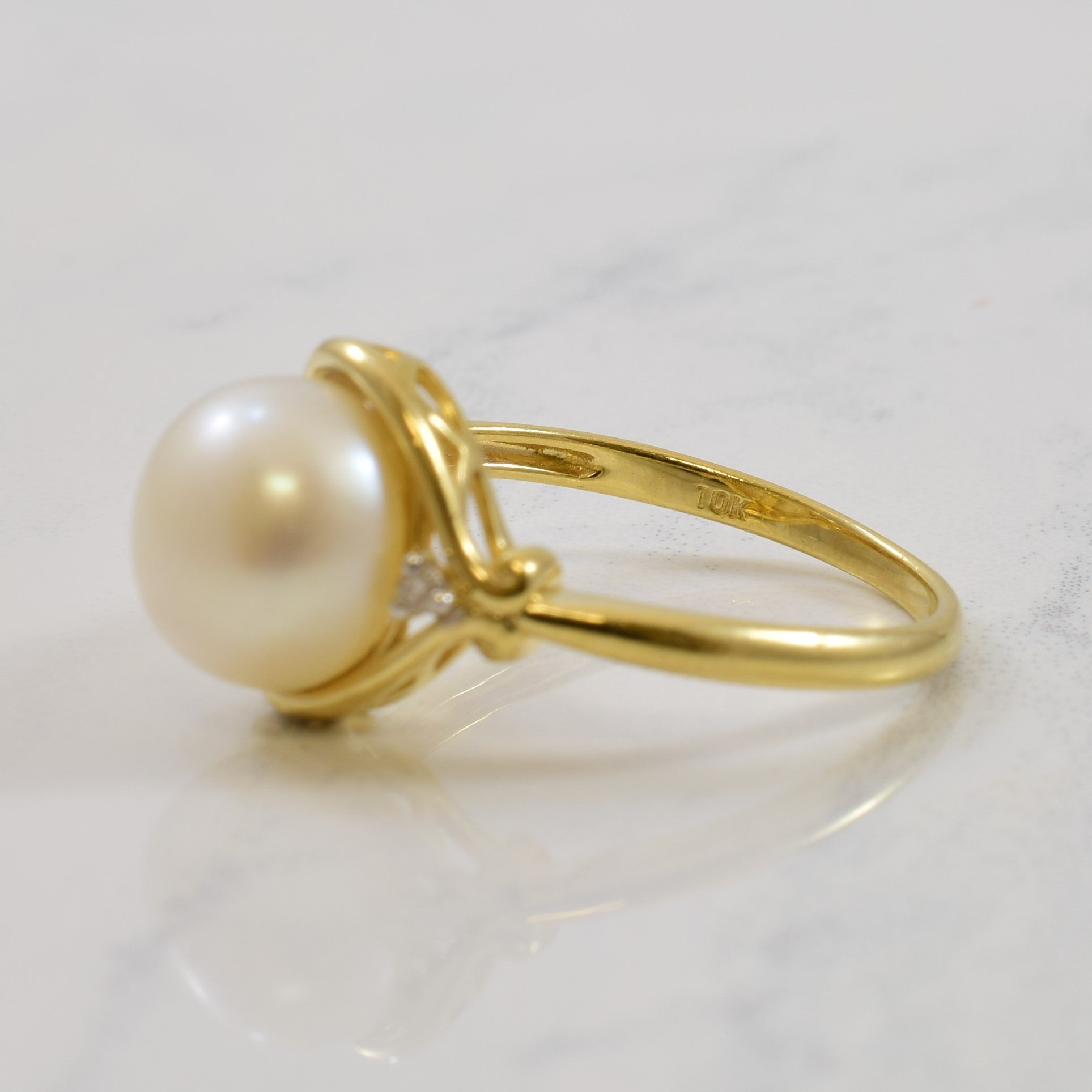 Button Pearl & Diamond Ring | 4.20ct, 0.02ctw | SZ 7 |