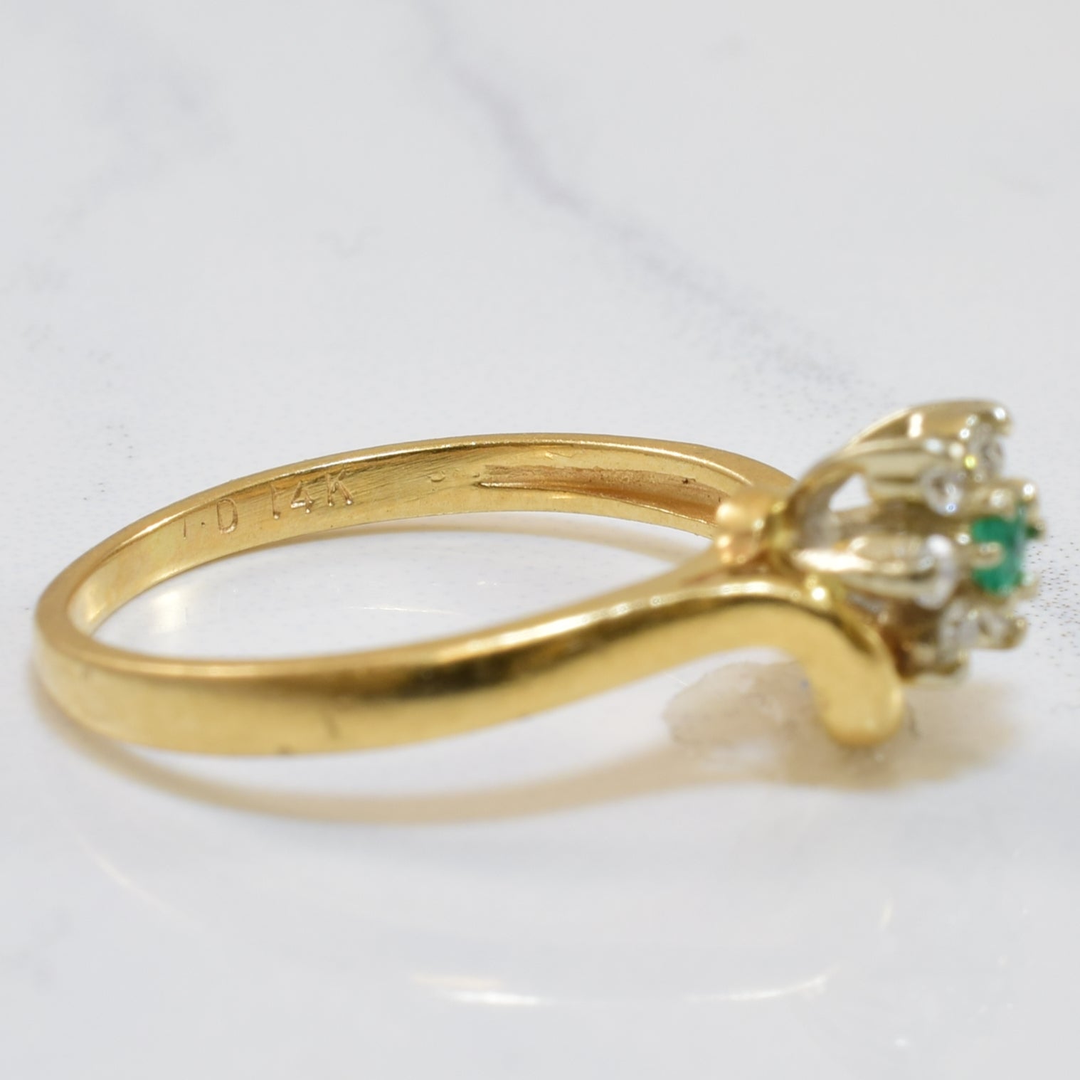 Bague Bypass Émeraude et Diamant | 0,08 ct au total, 0,03 ct | Taille 4,5 | 