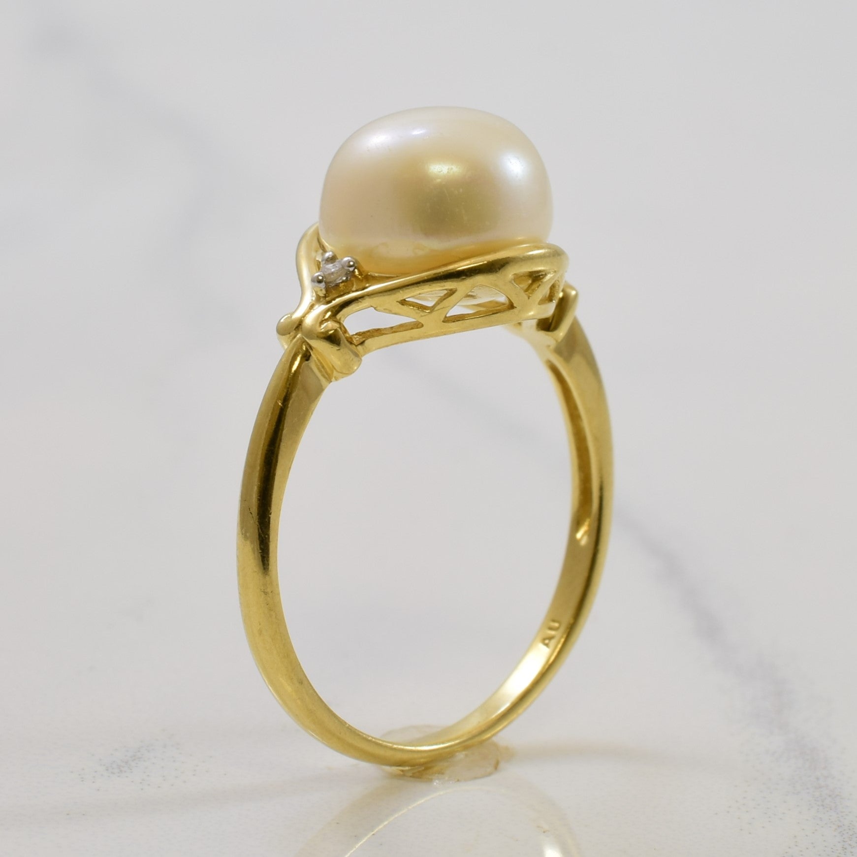 Button Pearl & Diamond Ring | 4.20ct, 0.02ctw | SZ 7 |