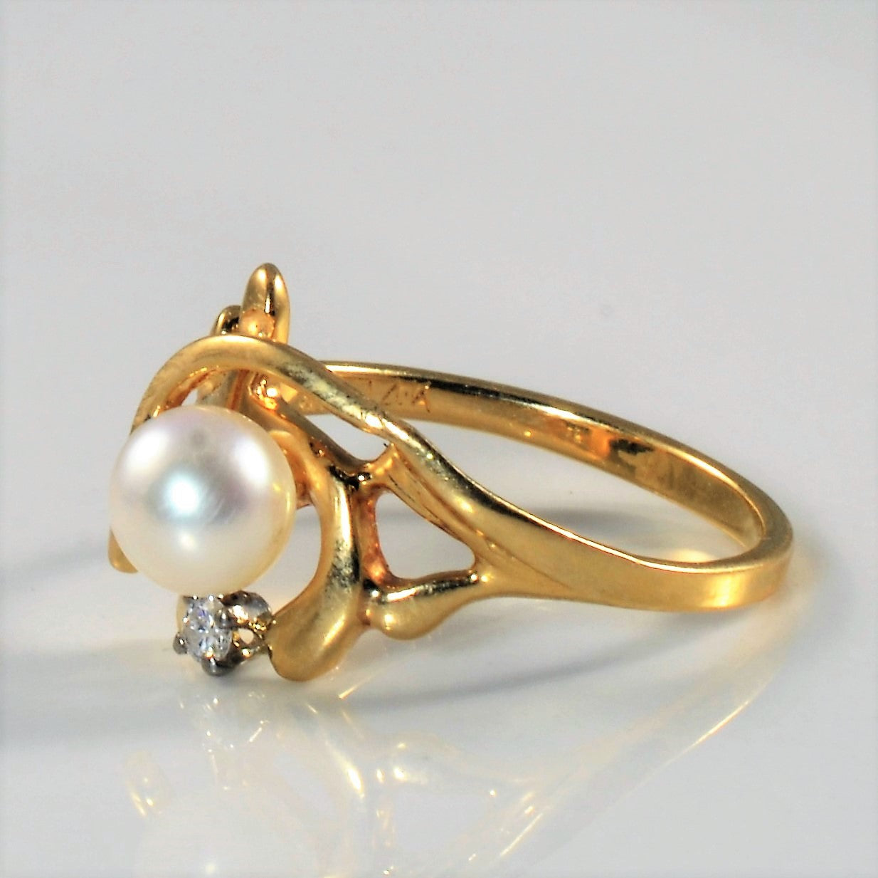 Abstract Diamond & Pearl Ring | 0.03ct | SZ 6.5 |