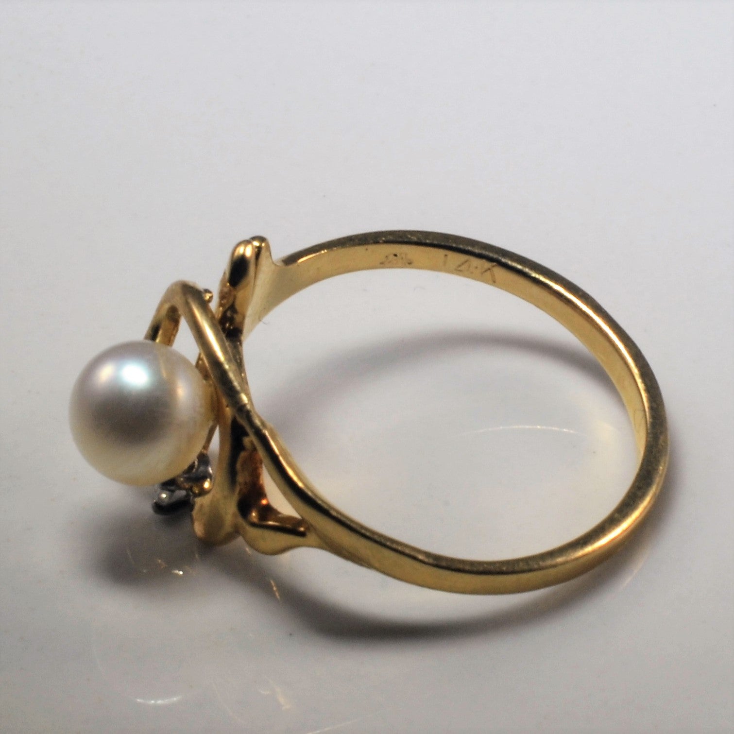 Abstract Diamond & Pearl Ring | 0.03ct | SZ 6.5 |