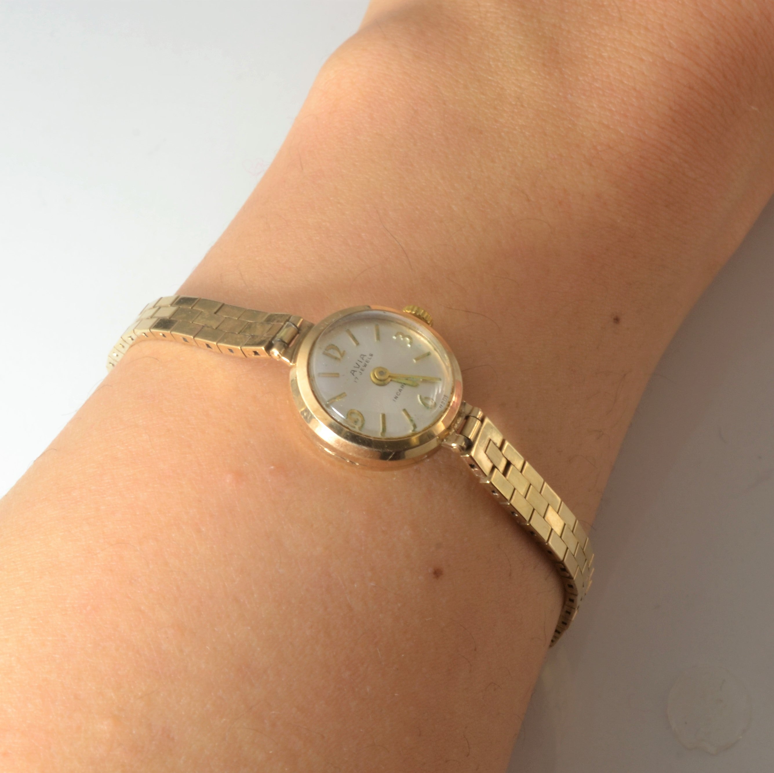 Avia' 9k Yellow Gold Watch | 6" |