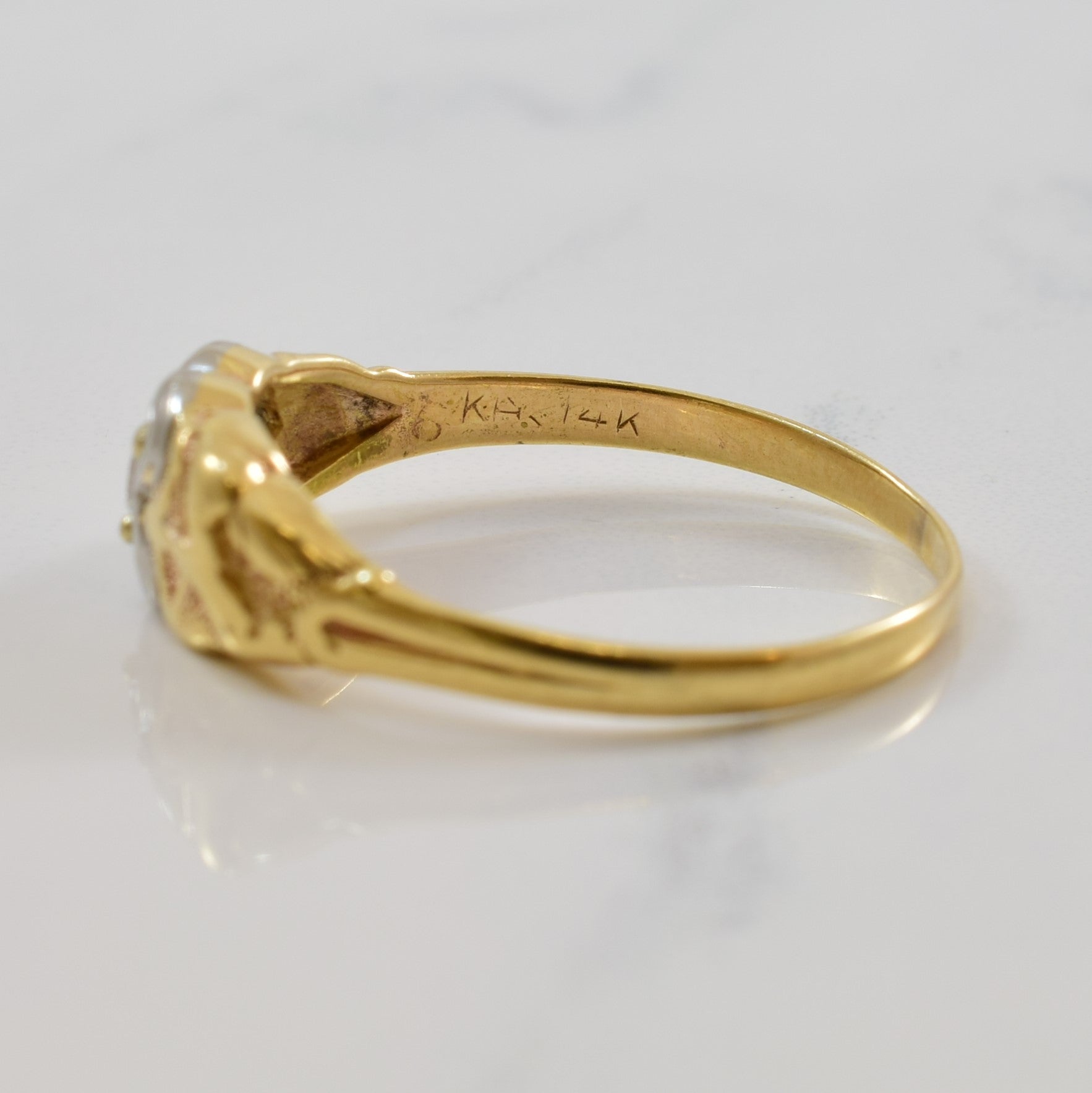 Cupid's Bow Diamond Heart Ring | 0.10ctw | SZ 8.25 |