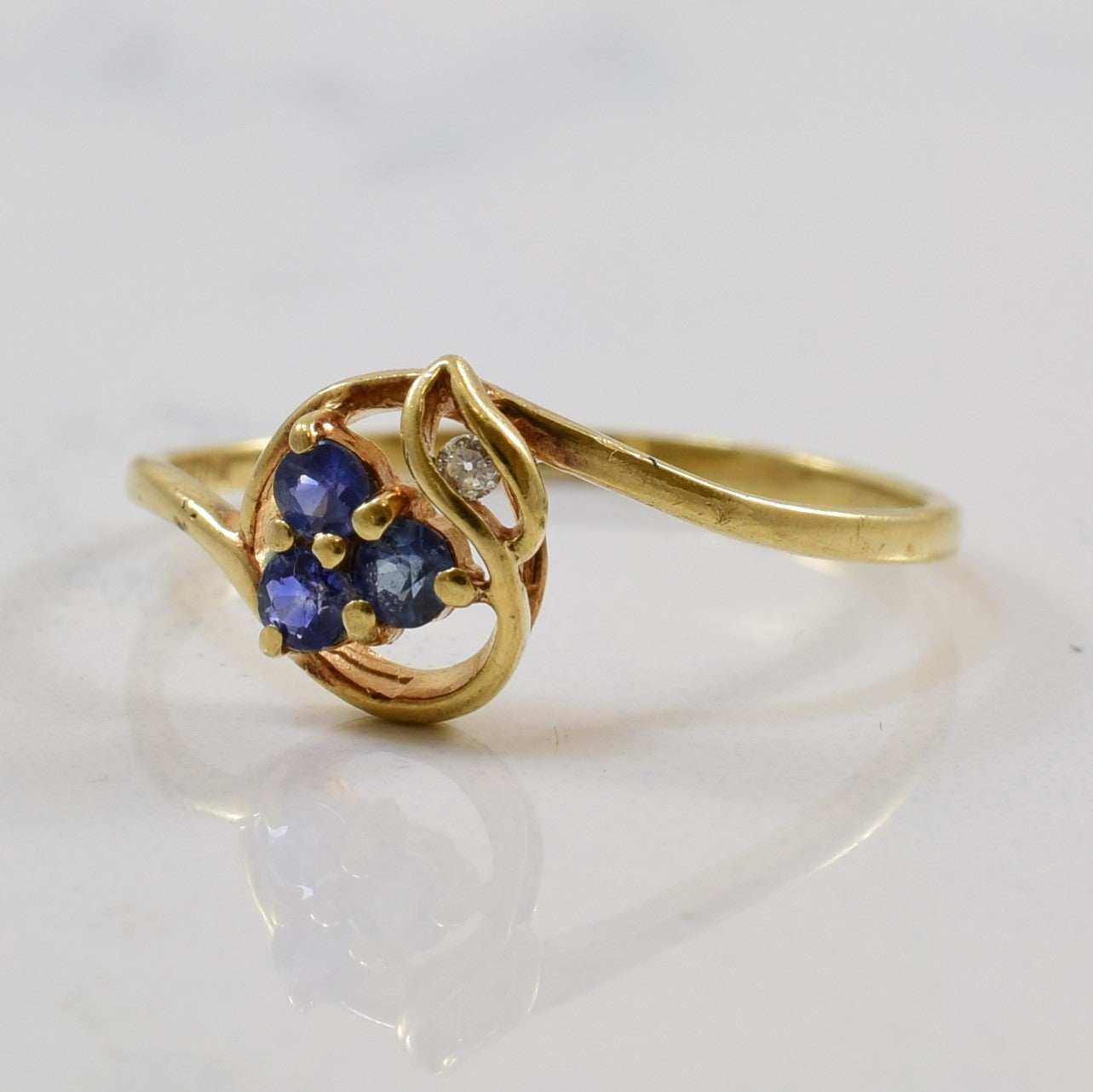 Floral Twist Sapphire & Diamond Ring | 0.10ctw, 0.01ct | SZ 5.25 |