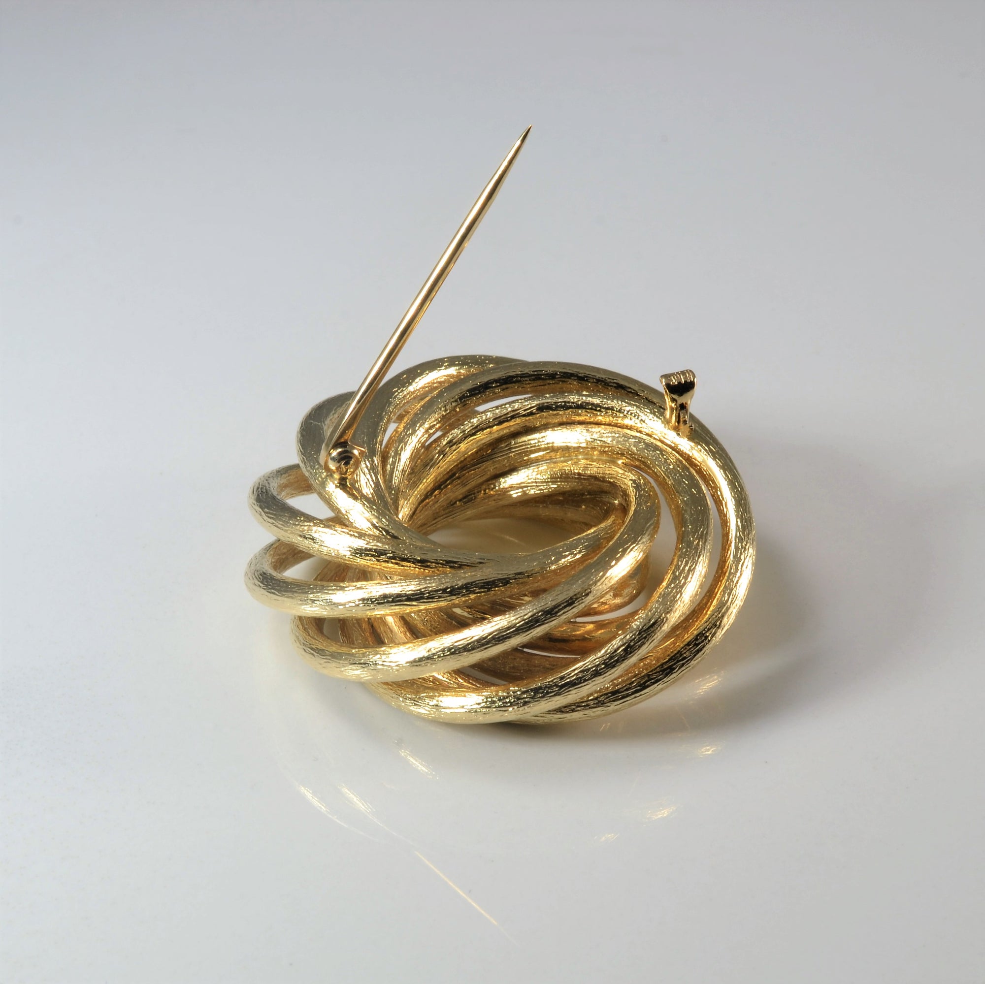 Puffed Swirl Gold Brooch |