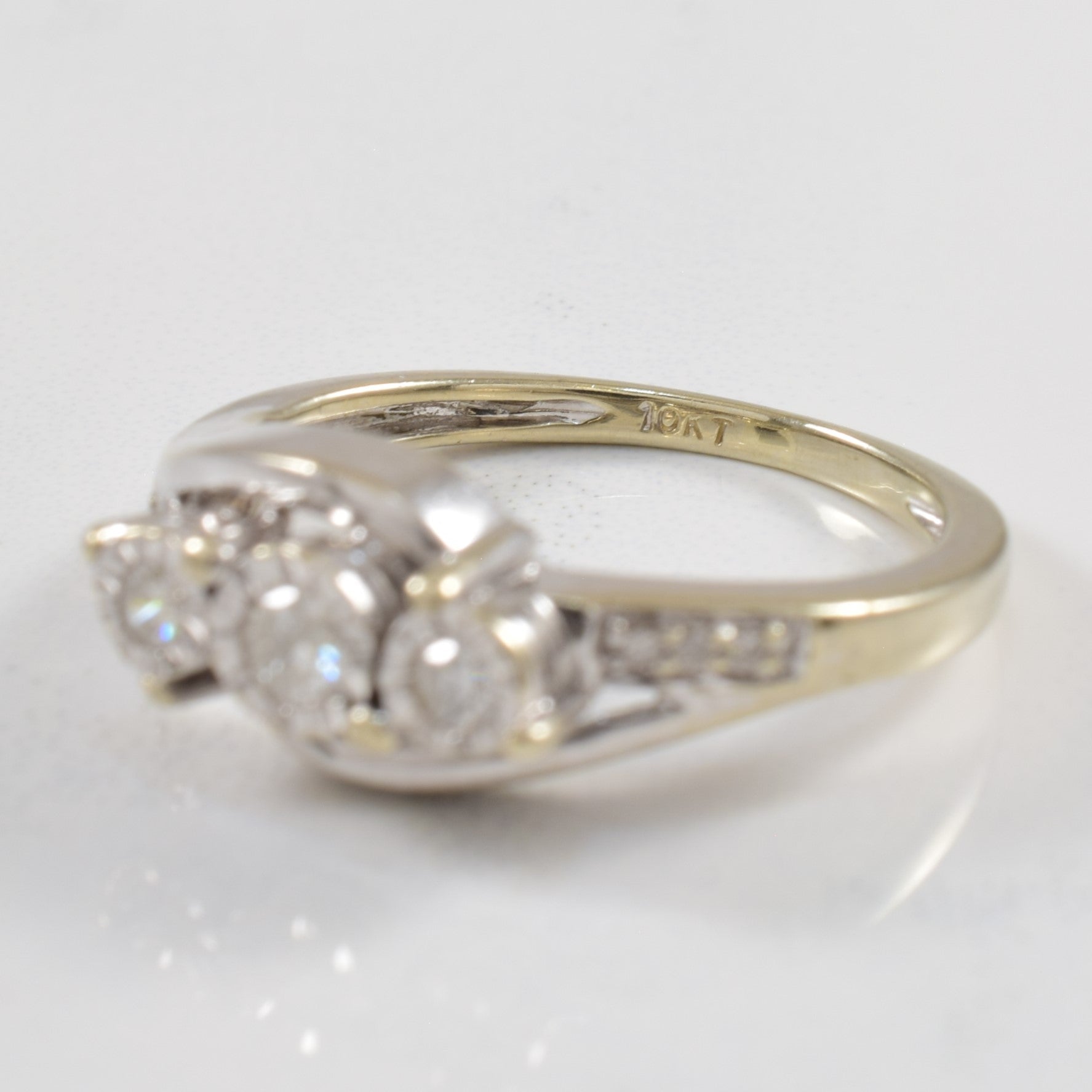 Illusion Set Diamond Bypass Ring | 0.14ctw | SZ 6 |