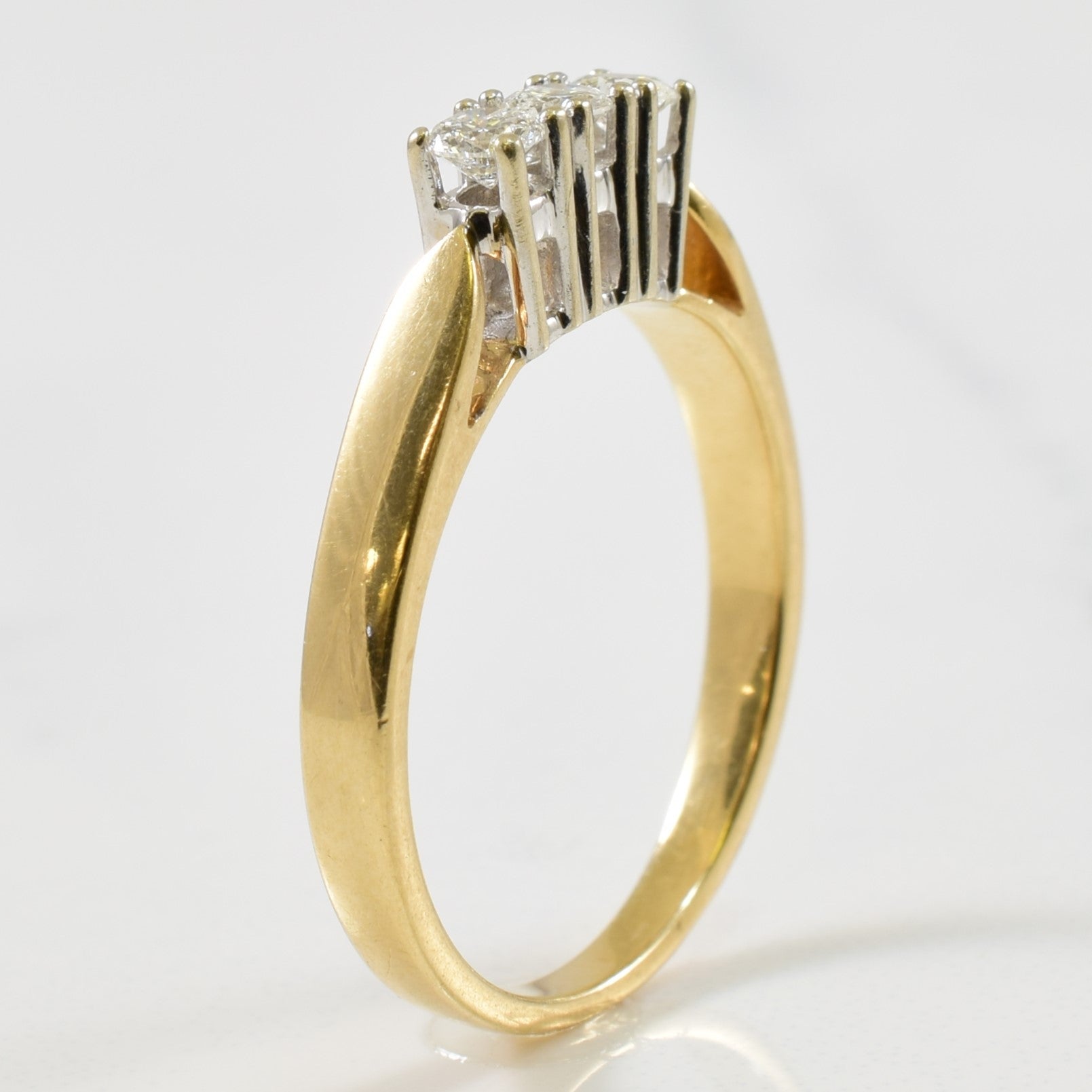 Three Stone Diamond Ring | 0.21ctw | SZ 7 |