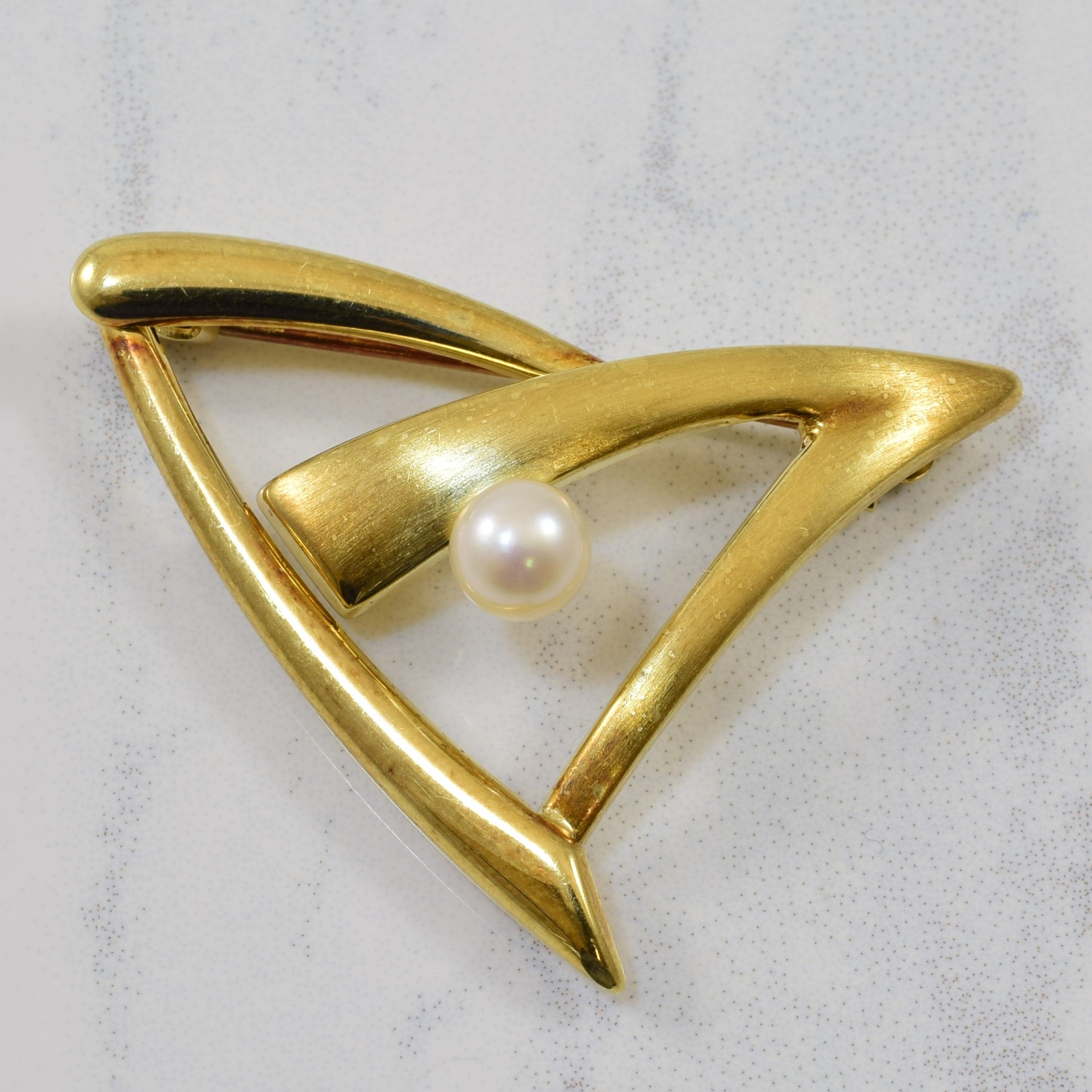 Abstract Pearl Triangle Brooch | 0.90ct |