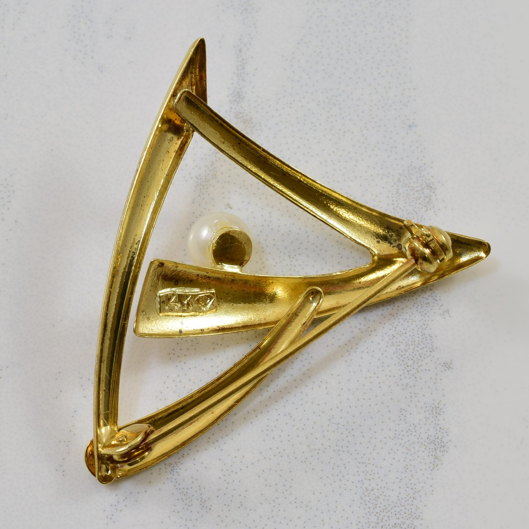 Abstract Pearl Triangle Brooch | 0.90ct |