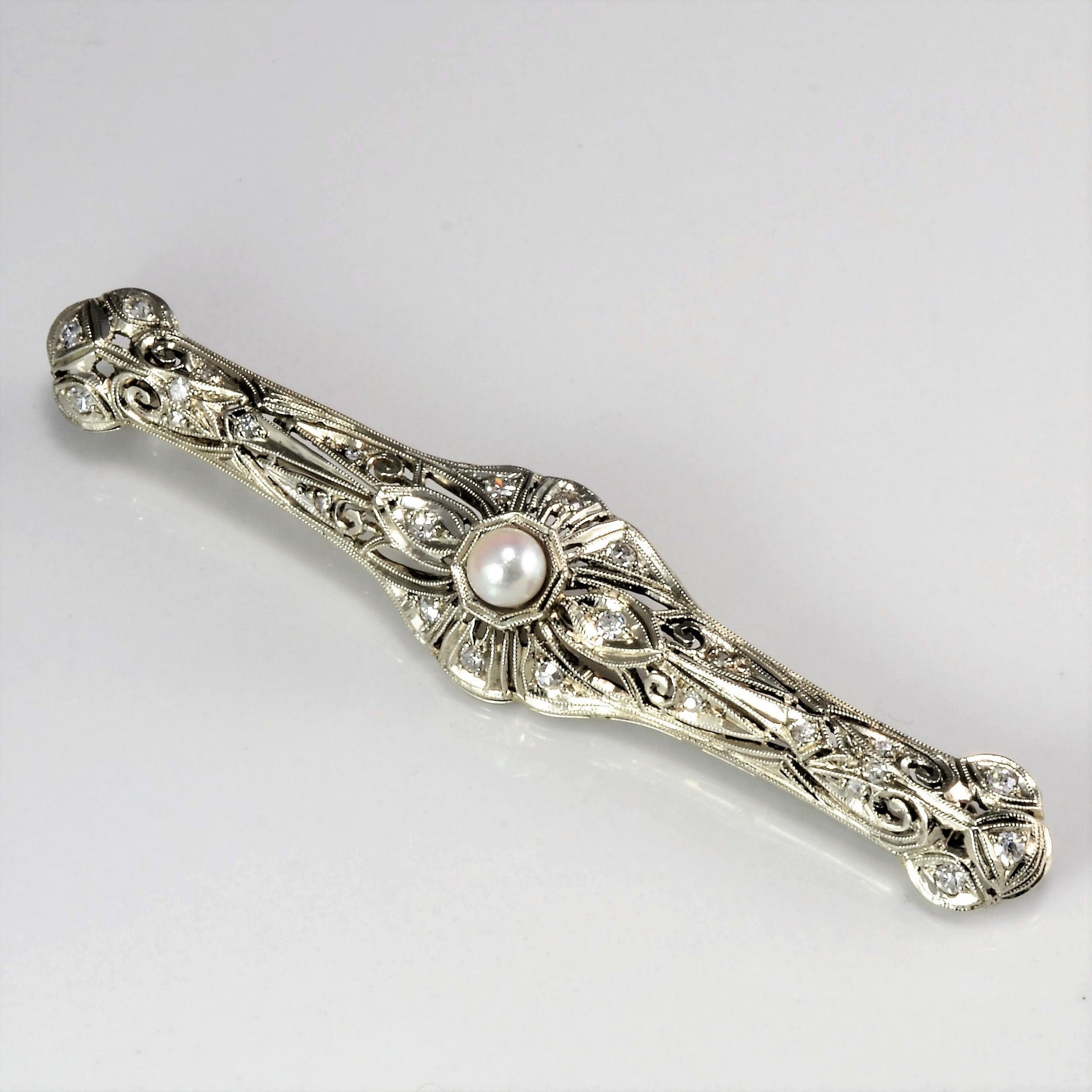 Vintage Art Deco Pearl & Diamond Ladies Pin/ Brooch | 0.30 ctw |