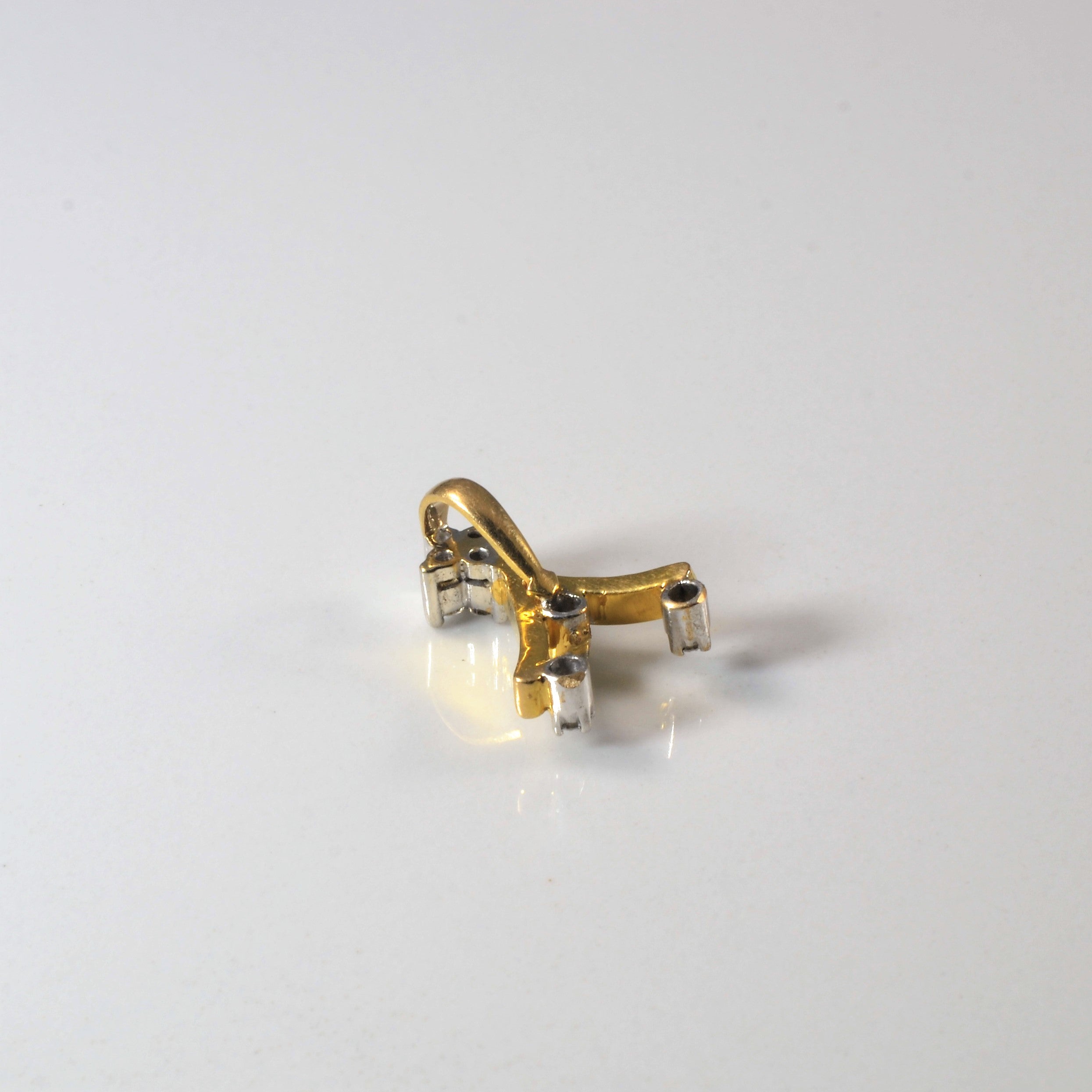 Chevron Diamond Pendant | 0.11ctw |