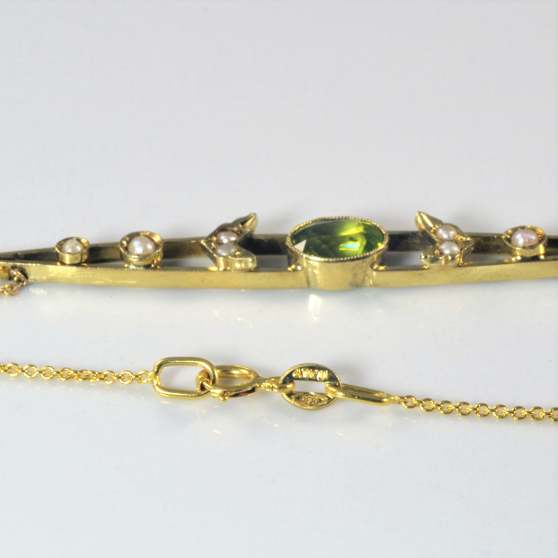 'Bespoke' Edwardian Peridot & Pearl Bar Pendant Necklace | 0.65ct | 18" |