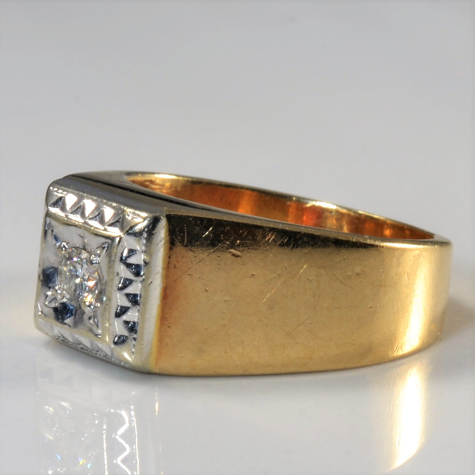 Scalloped Edge Diamond Signet Ring | 0.10ct | SZ 7 |