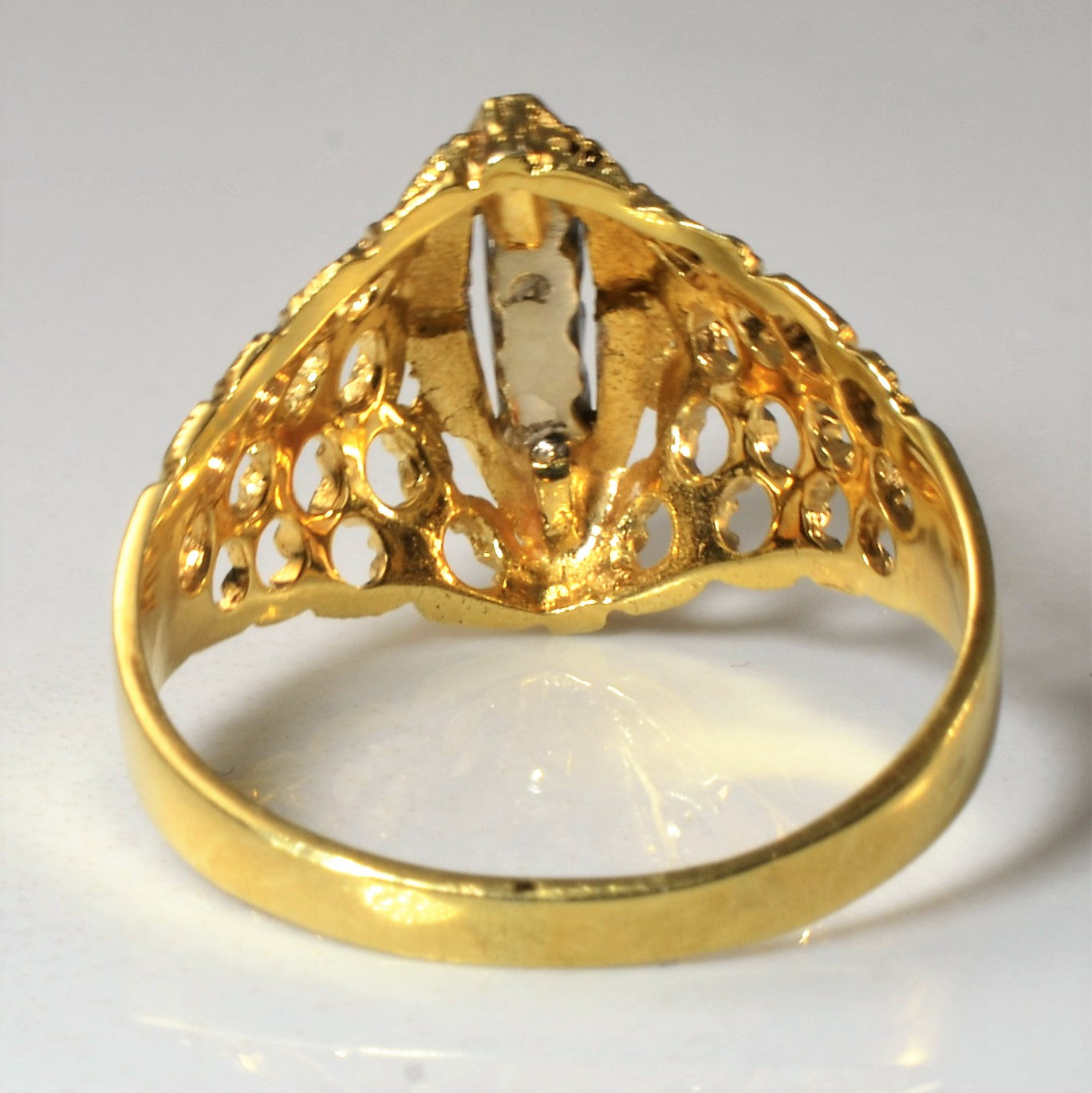 Filigree Chevron Diamond Ring | 0.045ctw | SZ 7.5 |