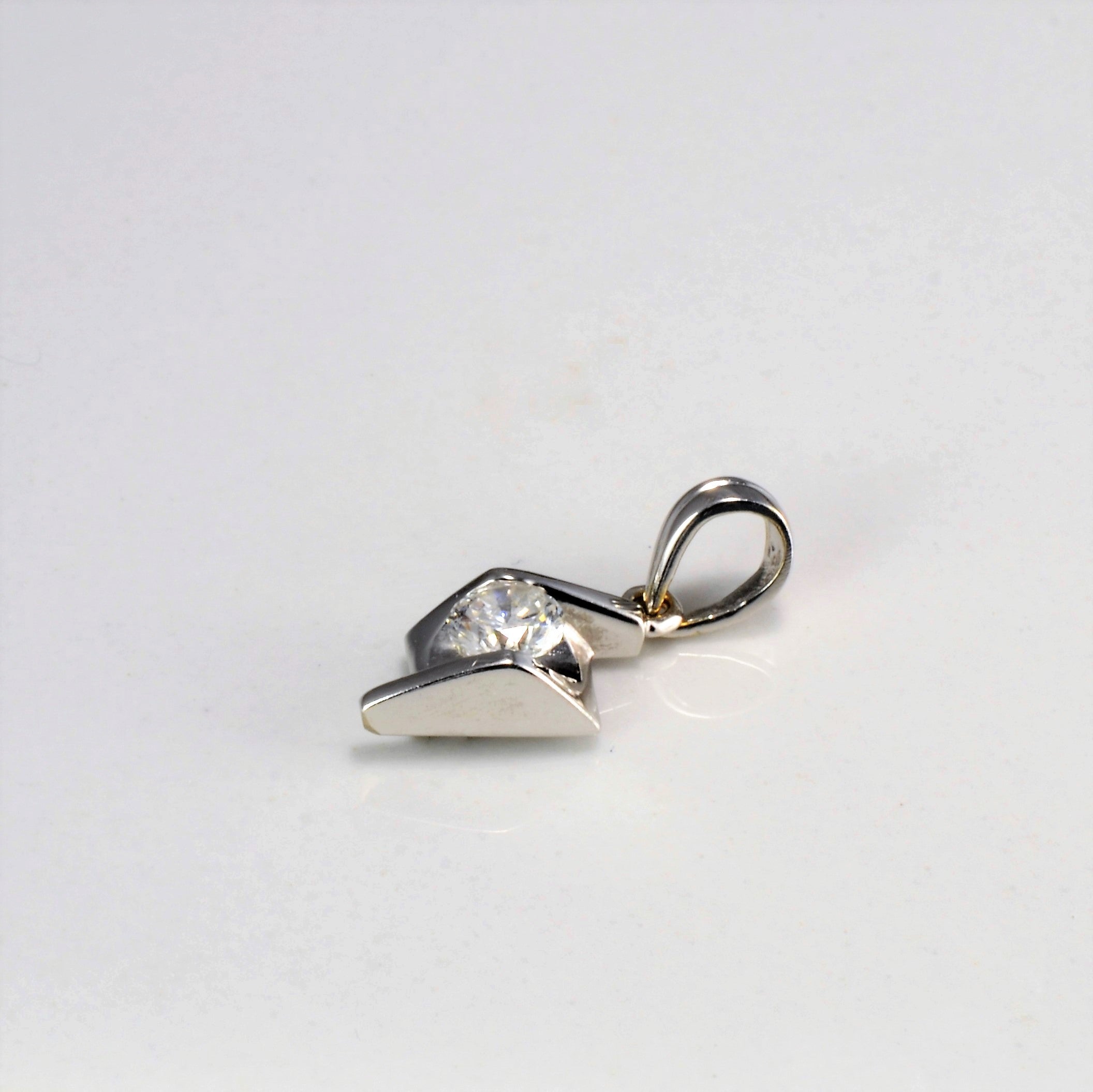 Semi Bezel Diamond Pendant | 0.25 ct |