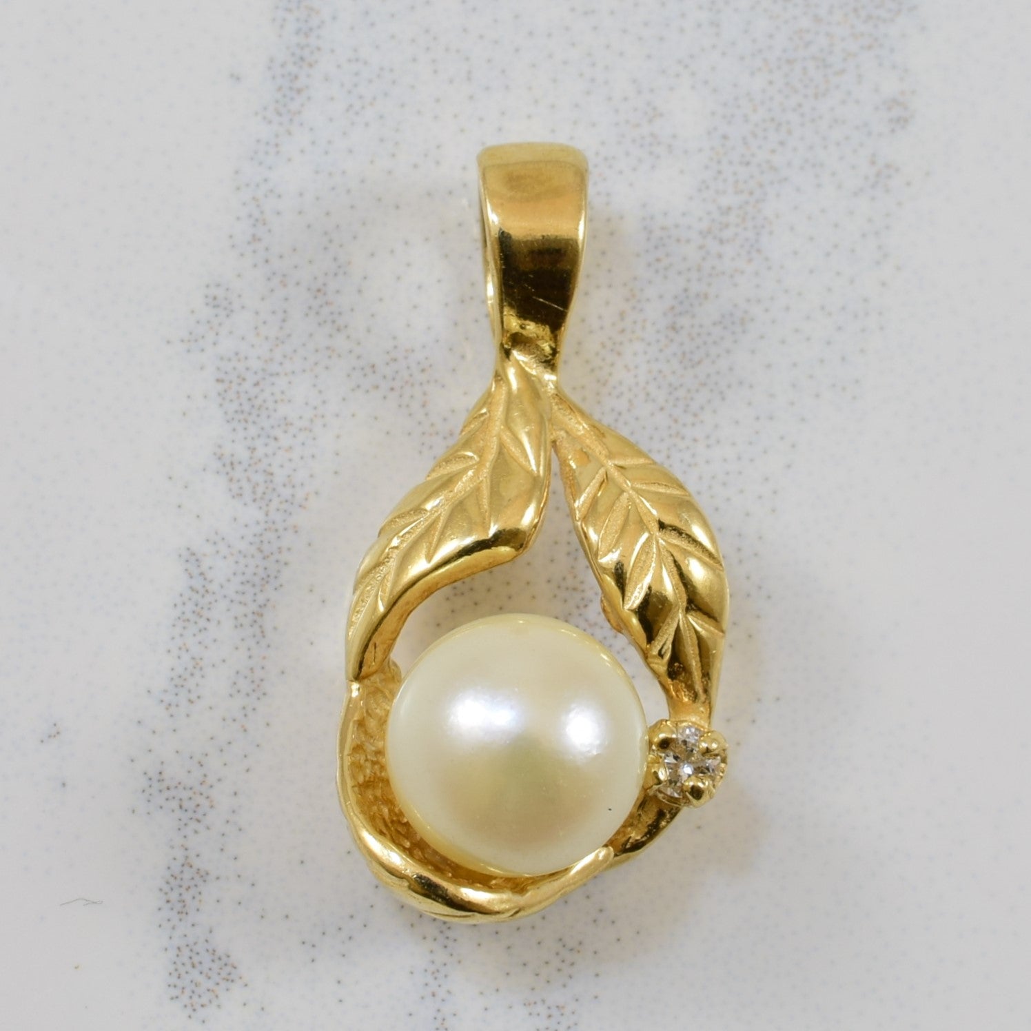 Pearl & Diamond Leaf Pendant | 2.20ct, 0.02ct |