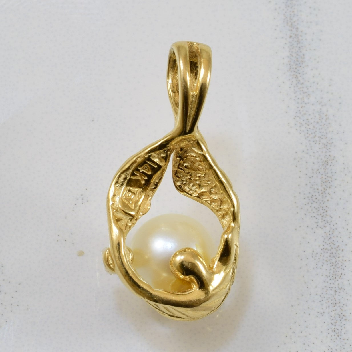 Pearl & Diamond Leaf Pendant | 2.20ct, 0.02ct |