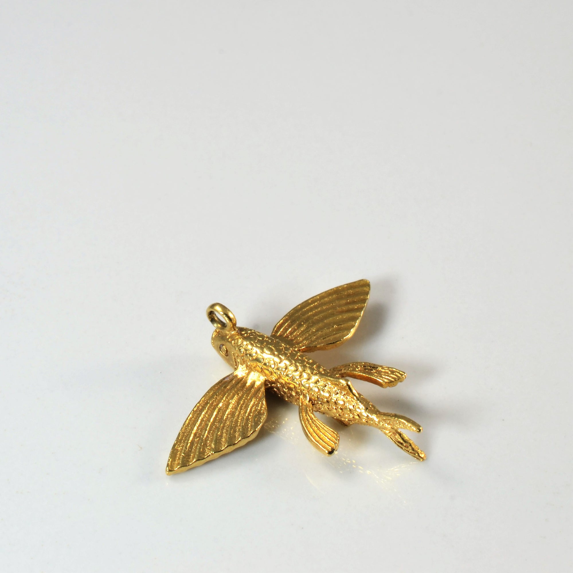 18k Yellow Gold Beta Fish Pendant |