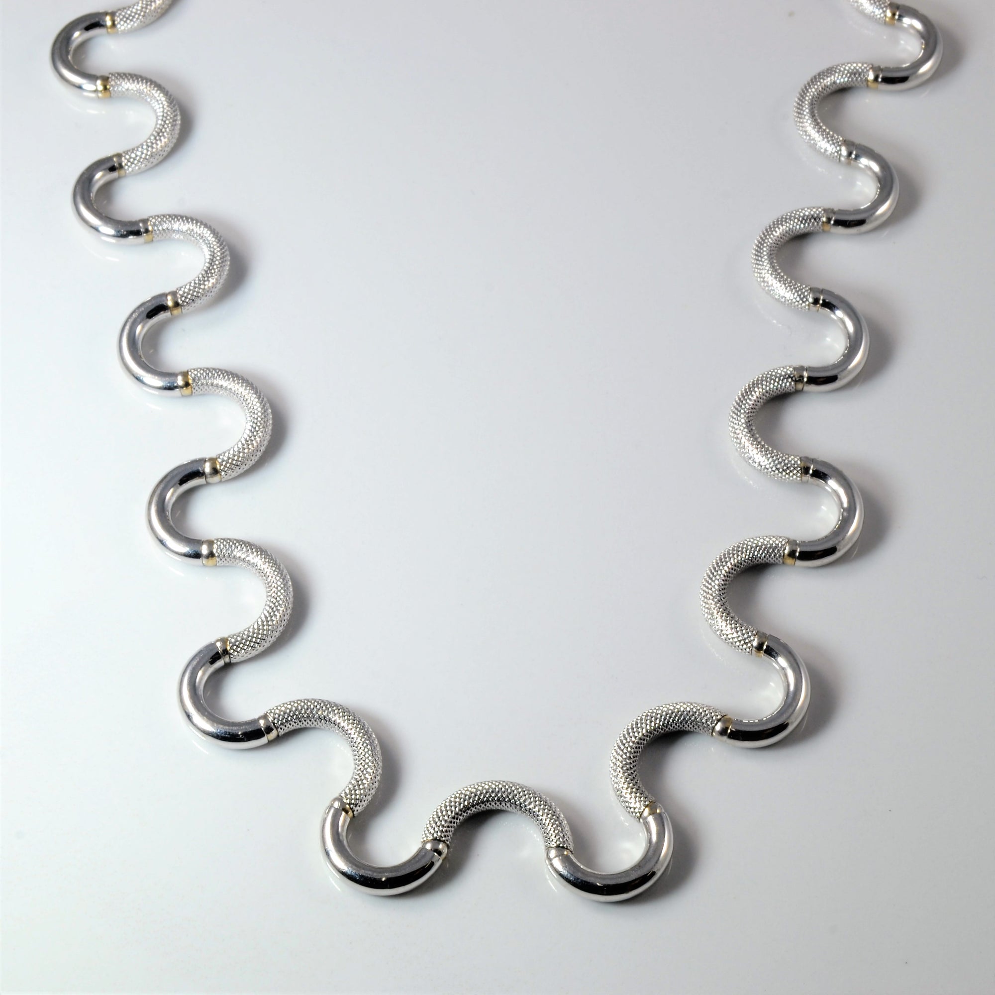 Wave Link Necklace | 17