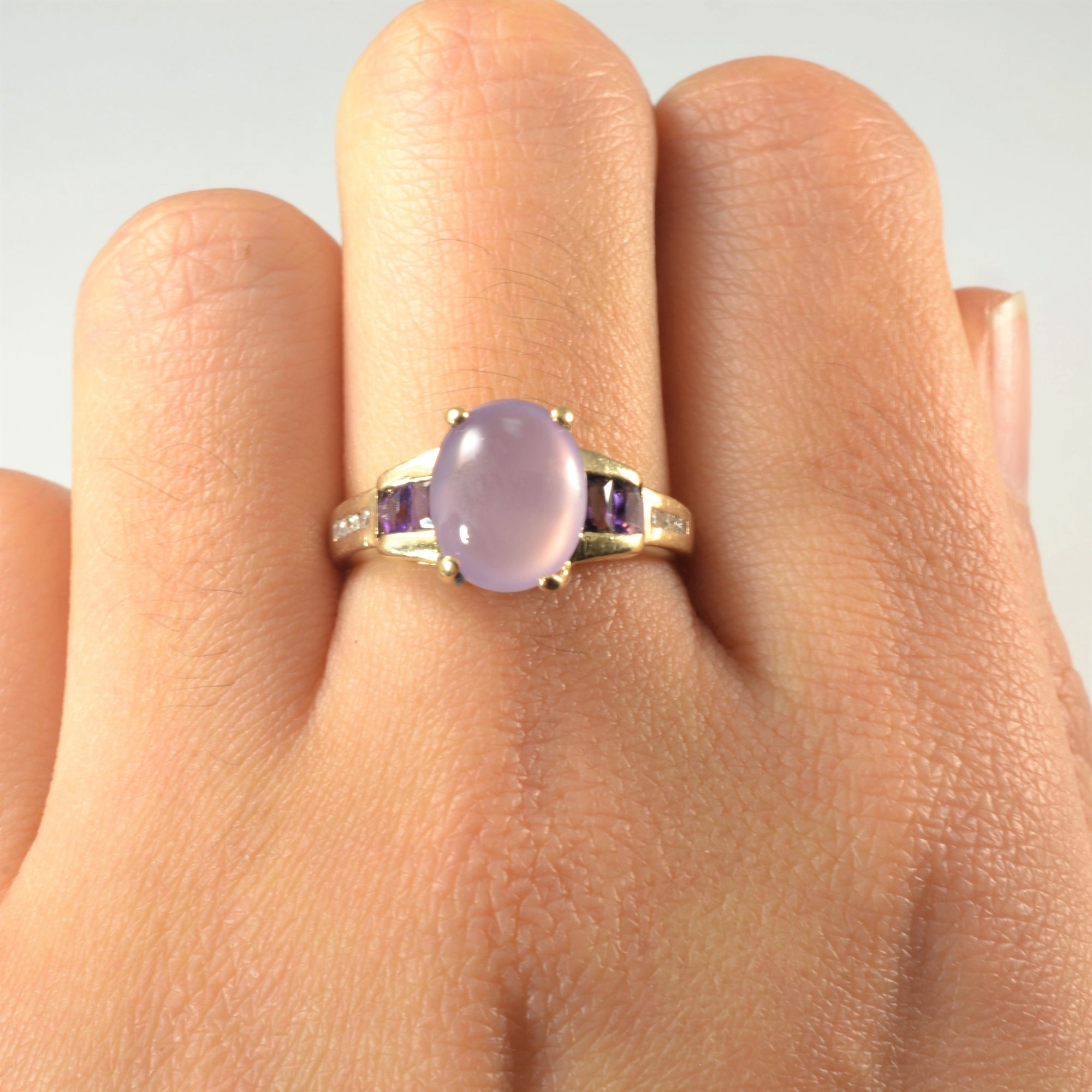 Chalcedony Cabochon Cocktail Ring | 2.55ct, 0.03ctw | SZ 7 |